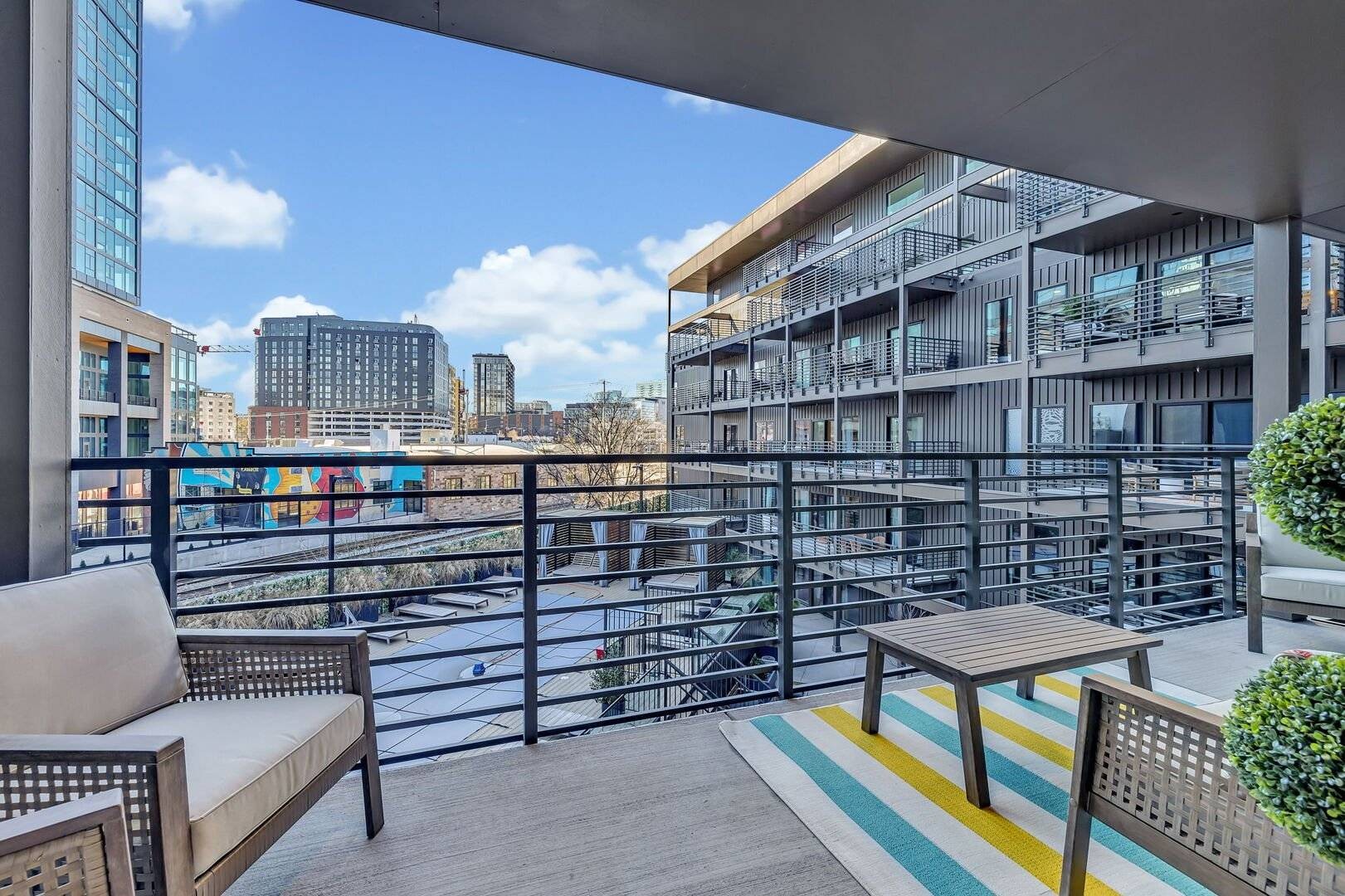 635 7th Ave, S Unit: 414