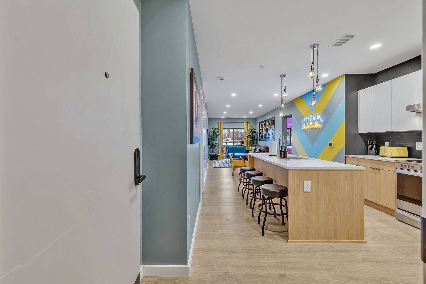 635 7th Ave, S Unit: 414