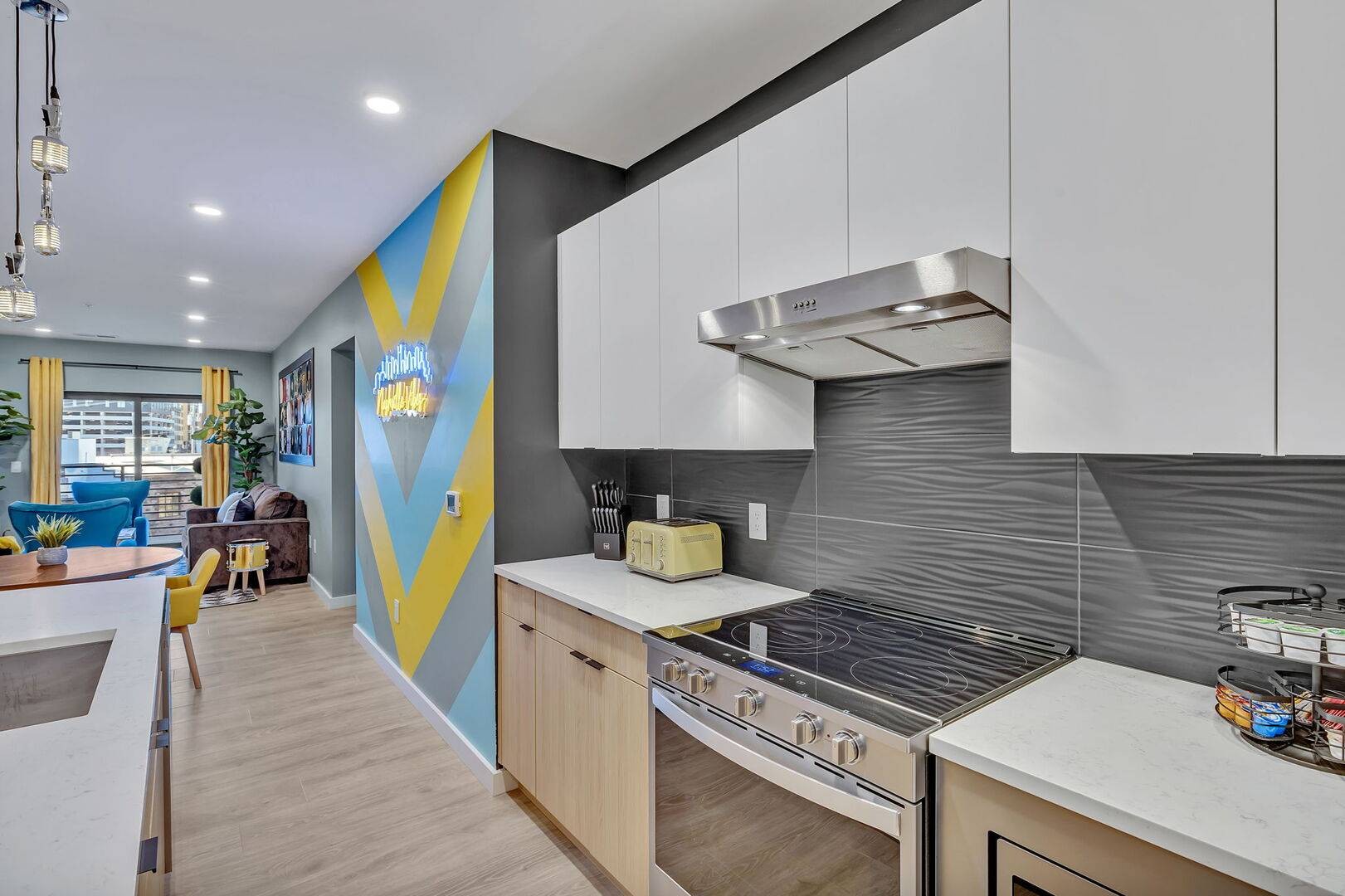 635 7th Ave, S Unit: 414