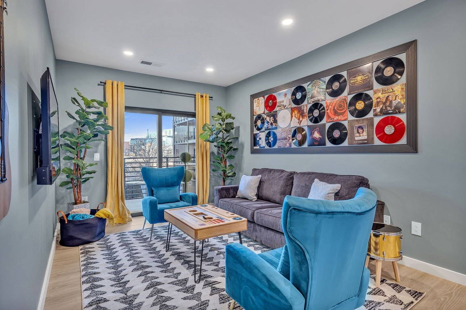 635 7th Ave, S Unit: 414