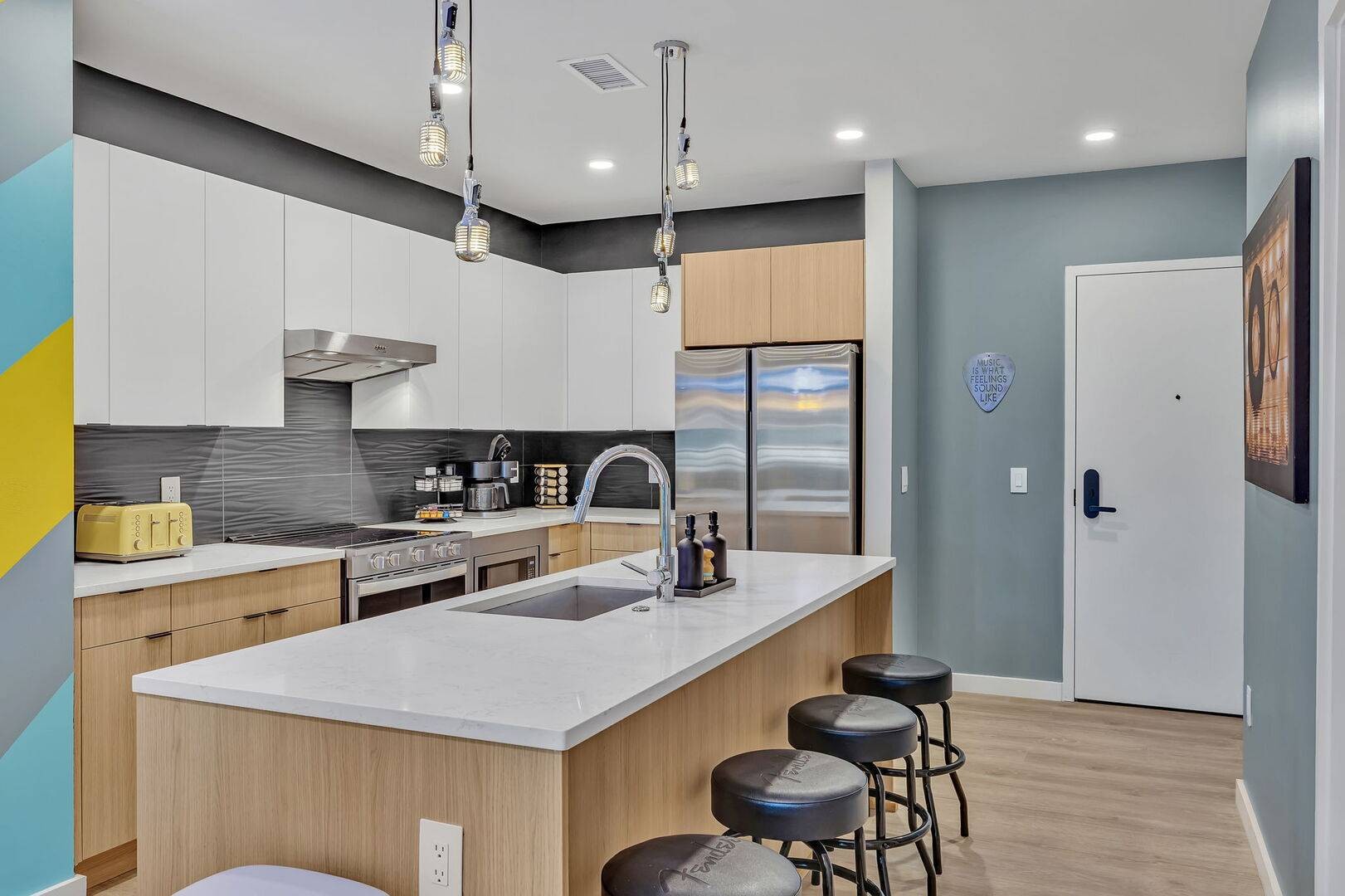 635 7th Ave, S Unit: 414