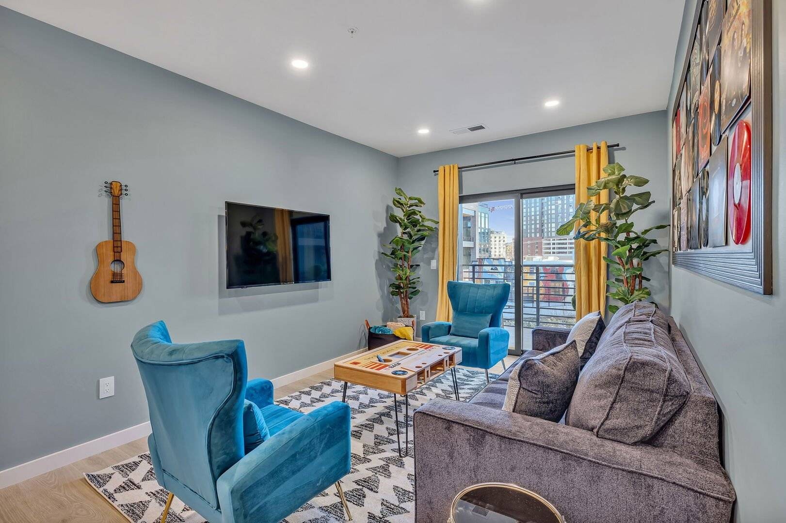 635 7th Ave, S Unit: 414