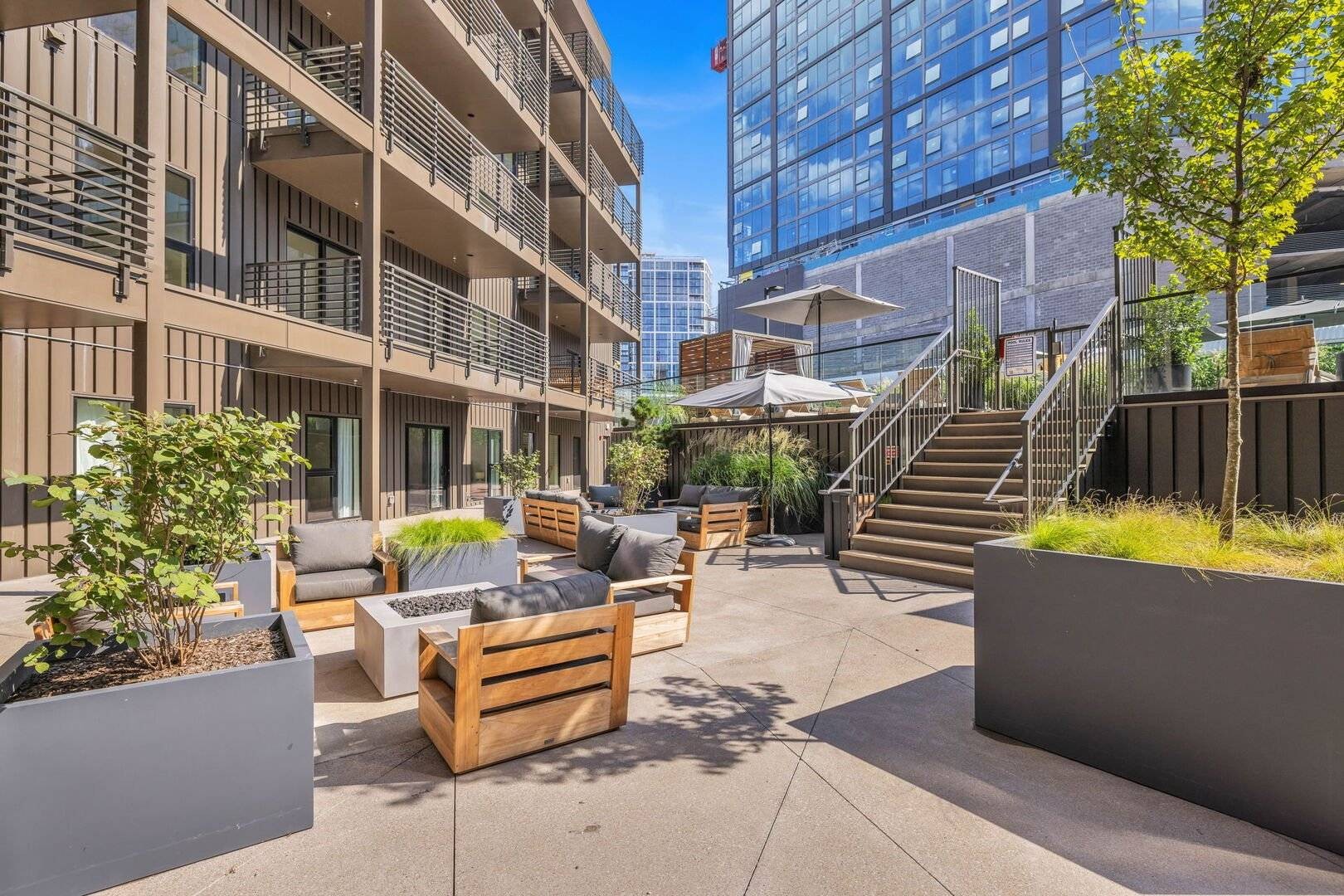 635 7th Ave, S Unit: 414