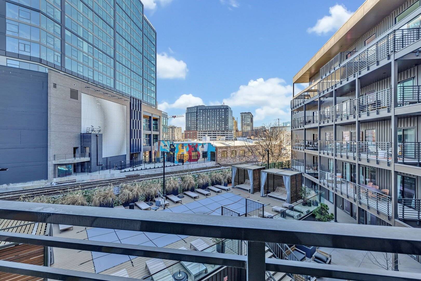 635 7th Ave, S Unit: 414