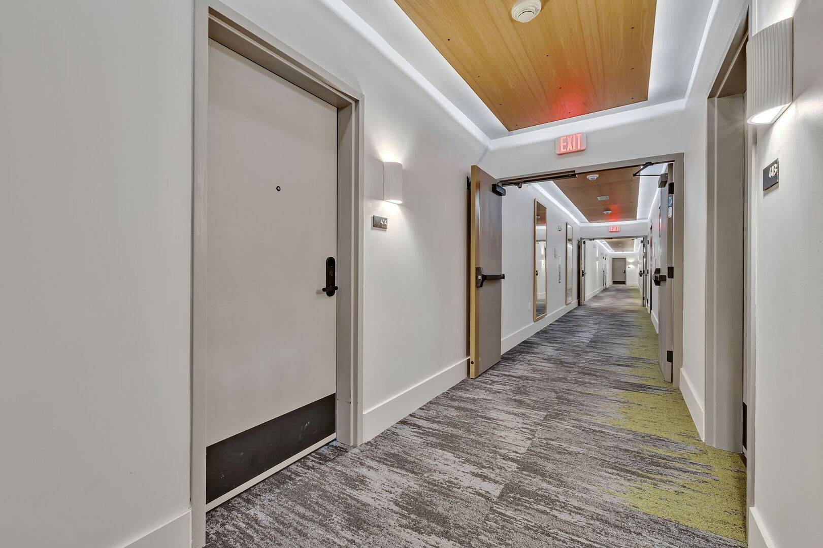 635 7th Ave, S Unit: 414