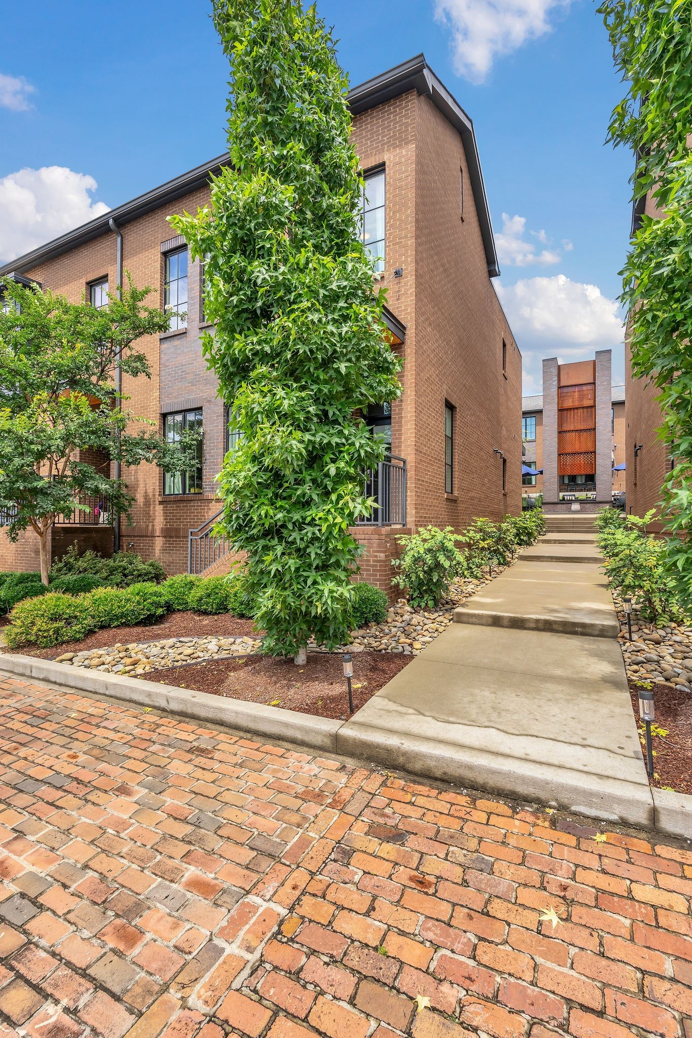 1320 5th Ave, N Unit: 4