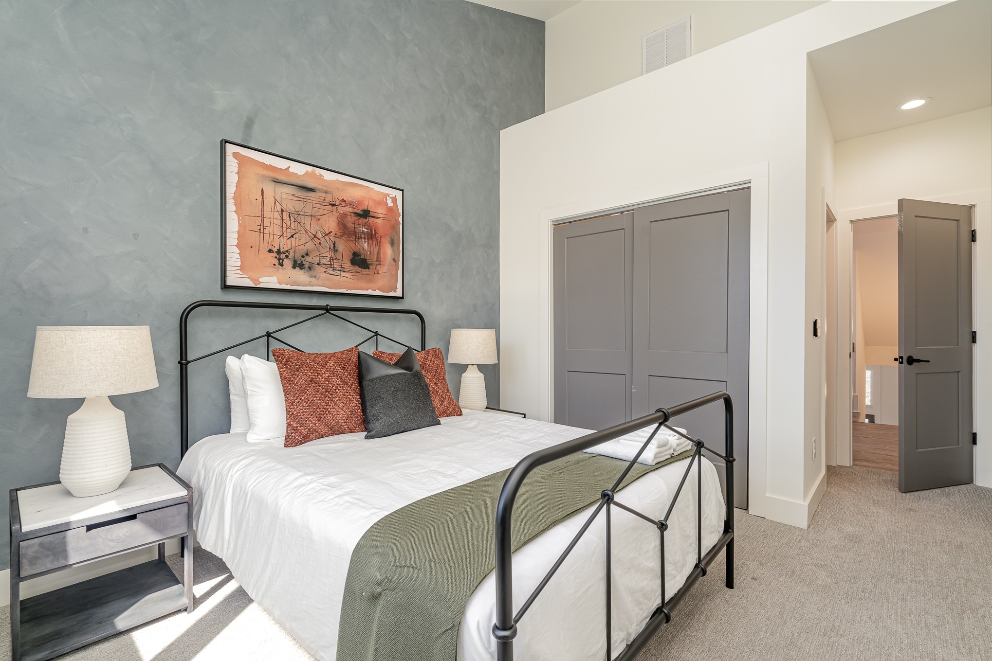 1009 Summit Ave Unit: 2