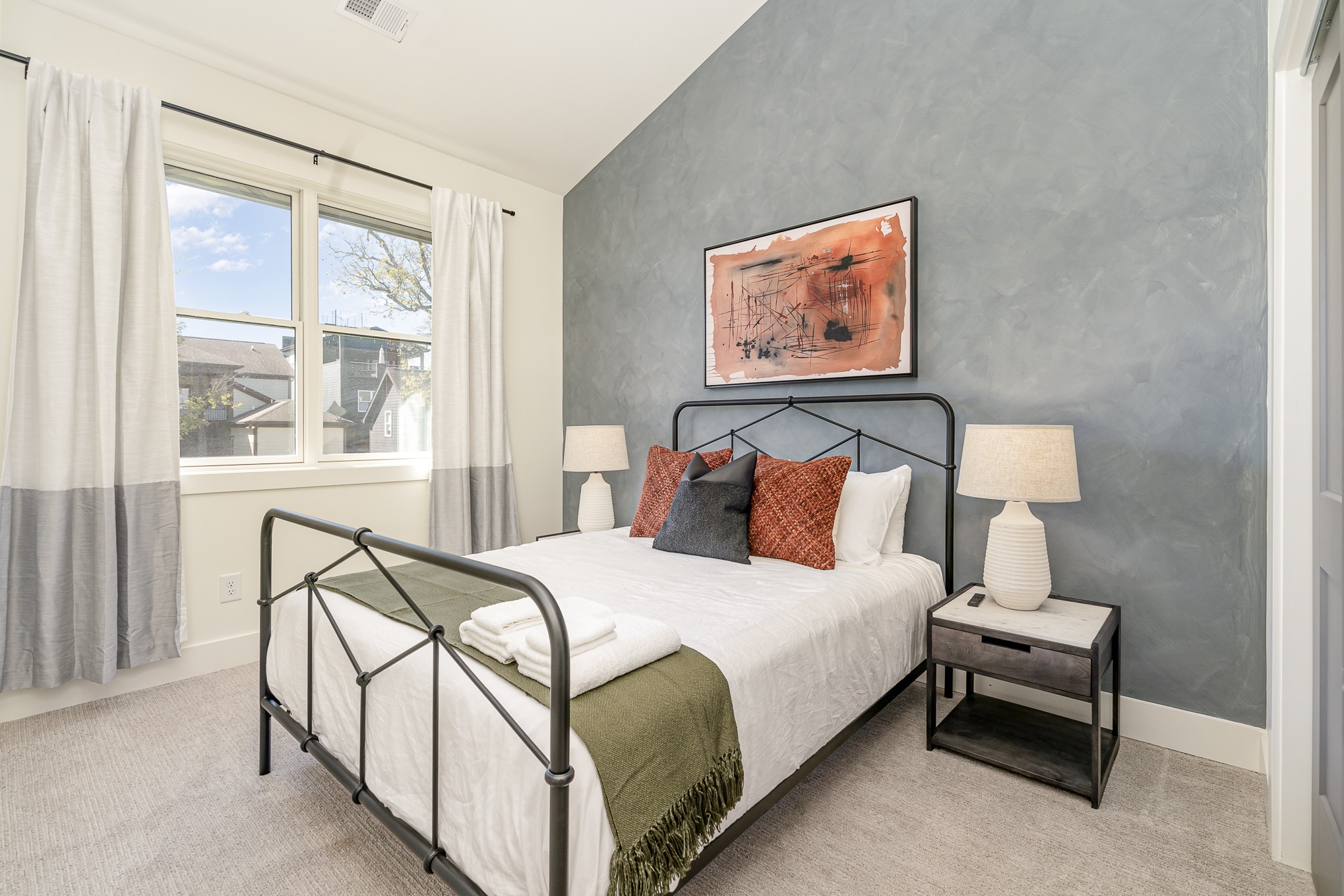 1009 Summit Ave Unit: 2