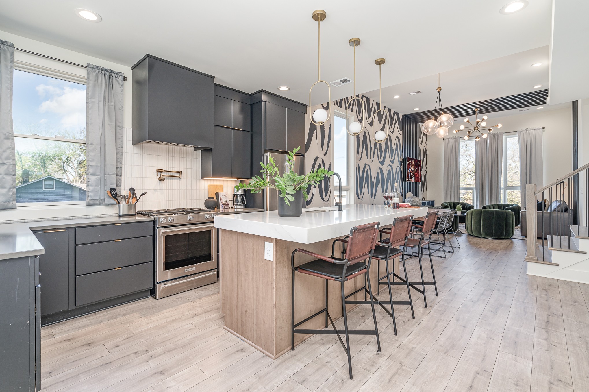 1009 Summit Ave Unit: 2