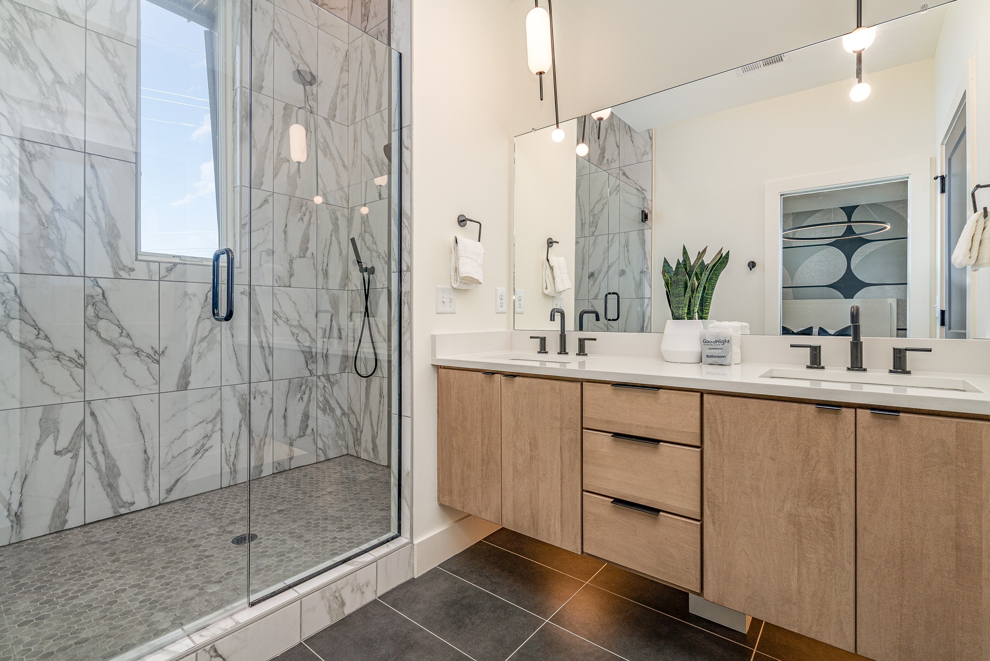 1009 Summit Ave Unit: 2