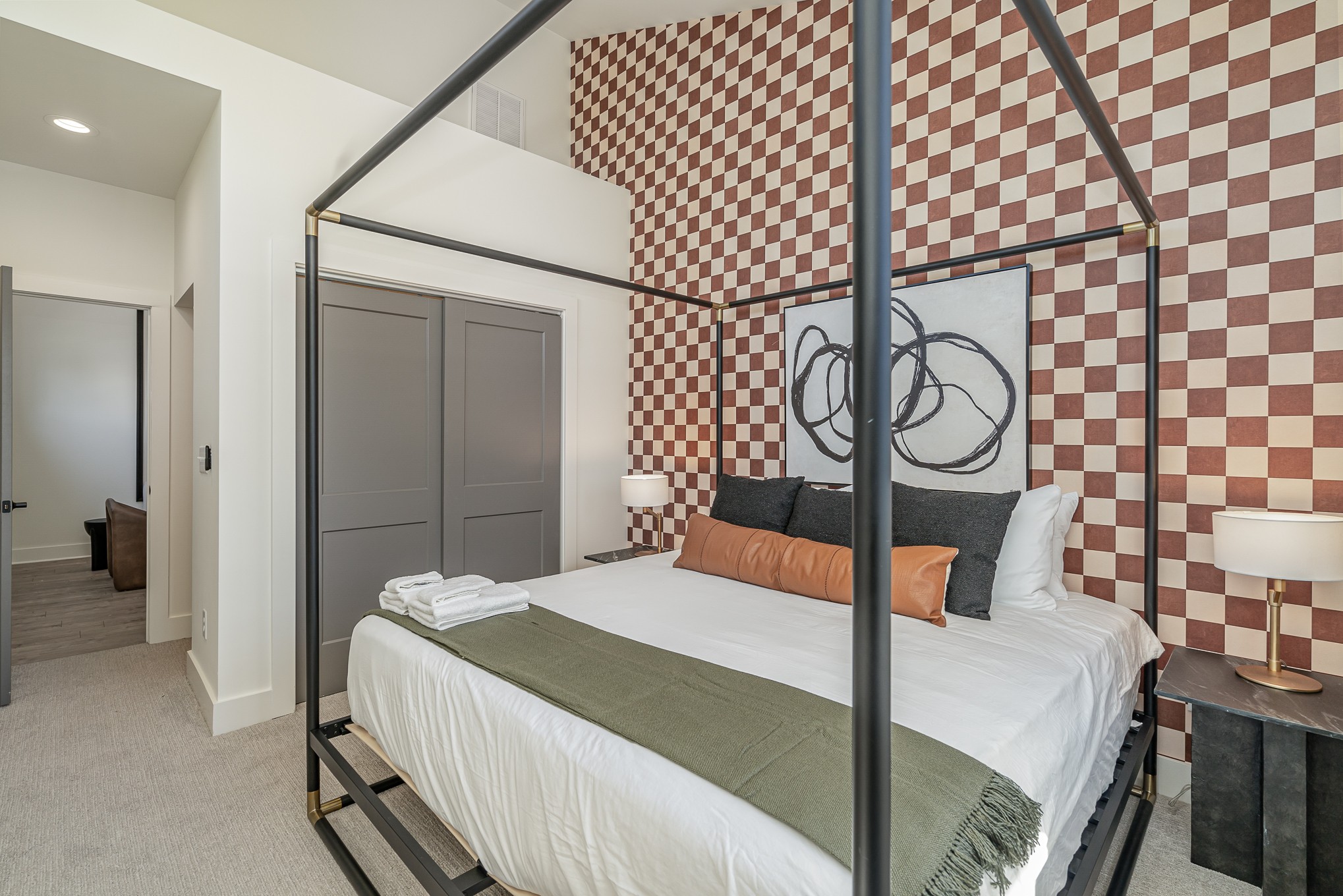 1009 Summit Ave Unit: 2