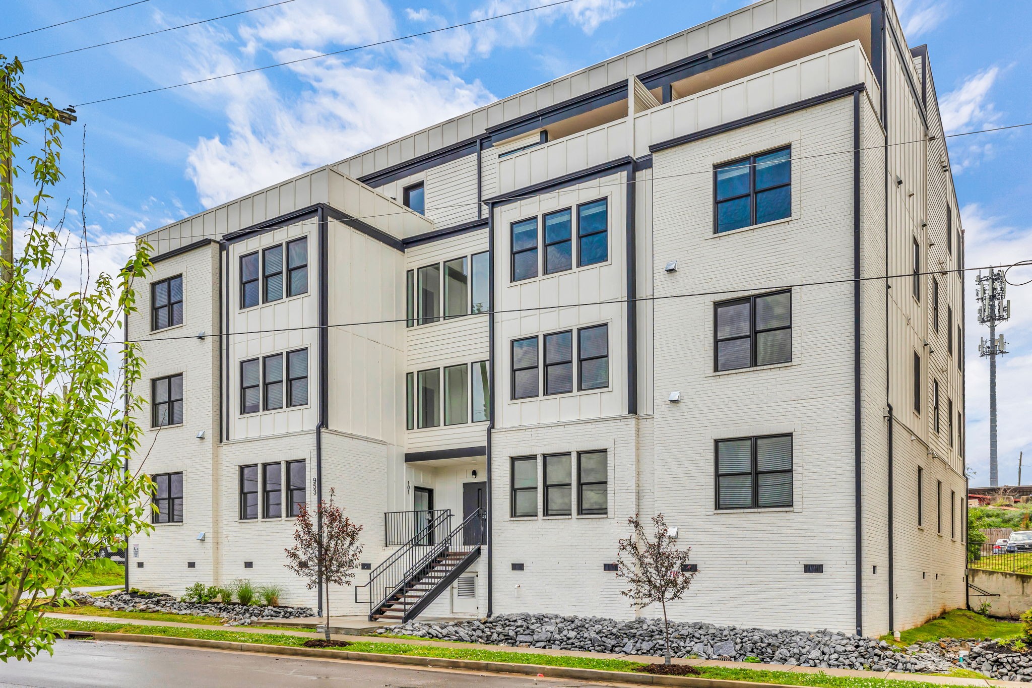 953 44th Ave, N Unit: 204