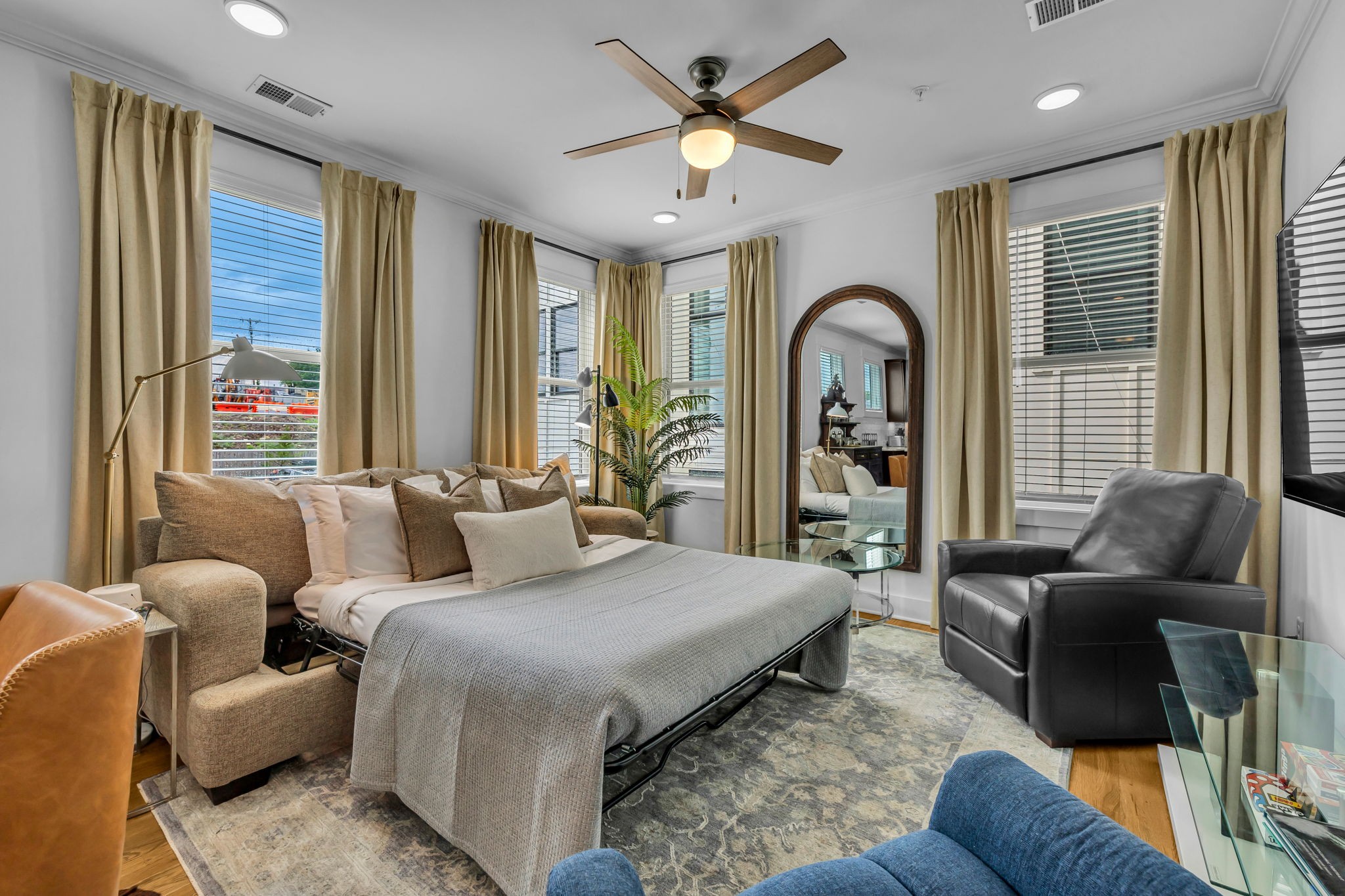 953 44th Ave, N Unit: 204