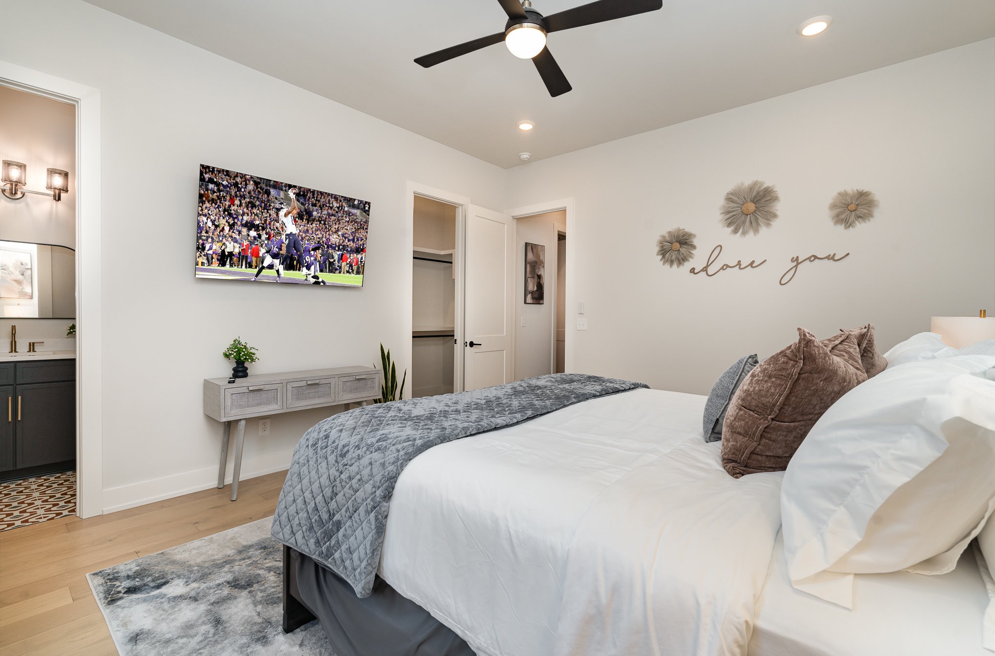 1057 E Trinity Ln Unit: A
