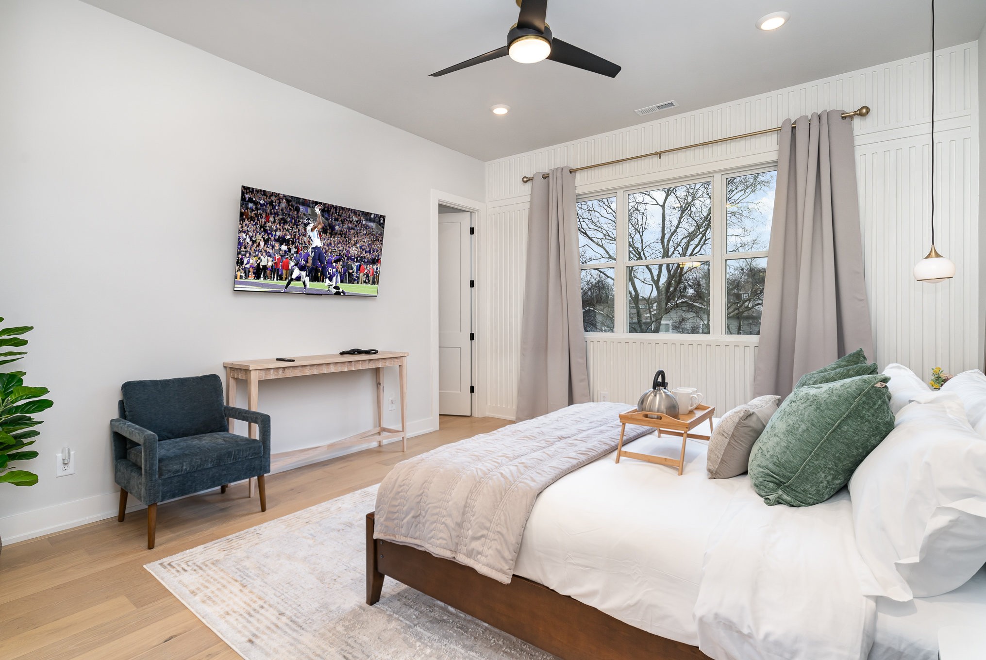 1057 E Trinity Ln Unit: A