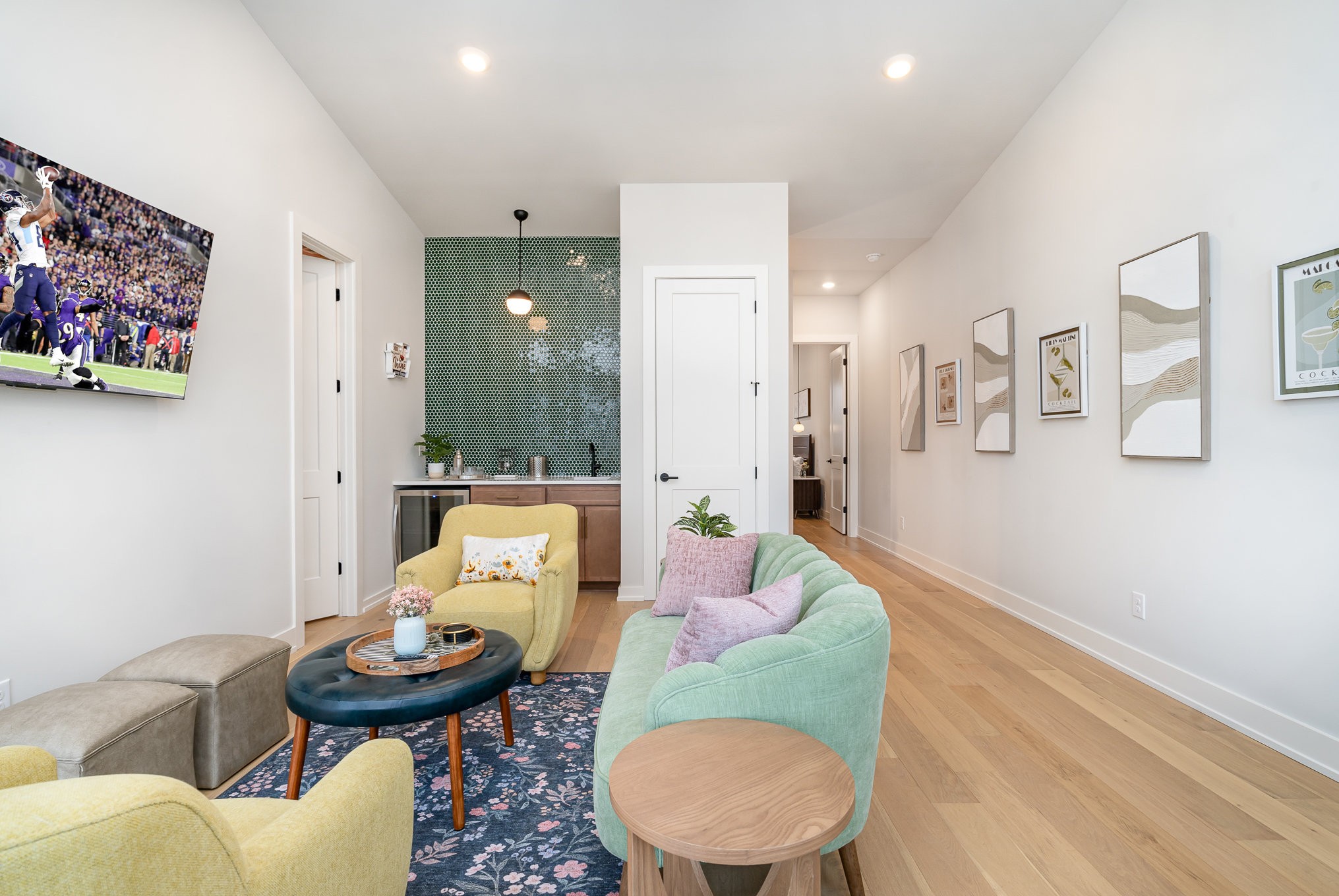 1057 E Trinity Ln Unit: A