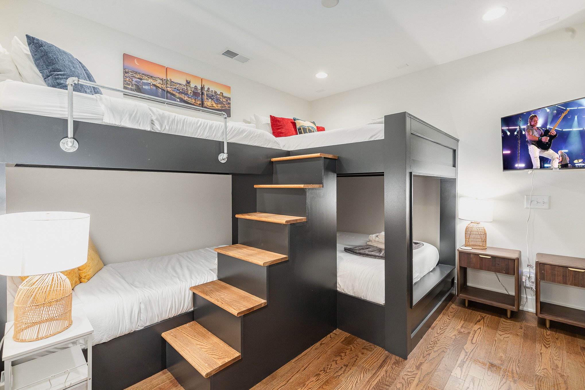 2118 Elliott Ave Unit: 10