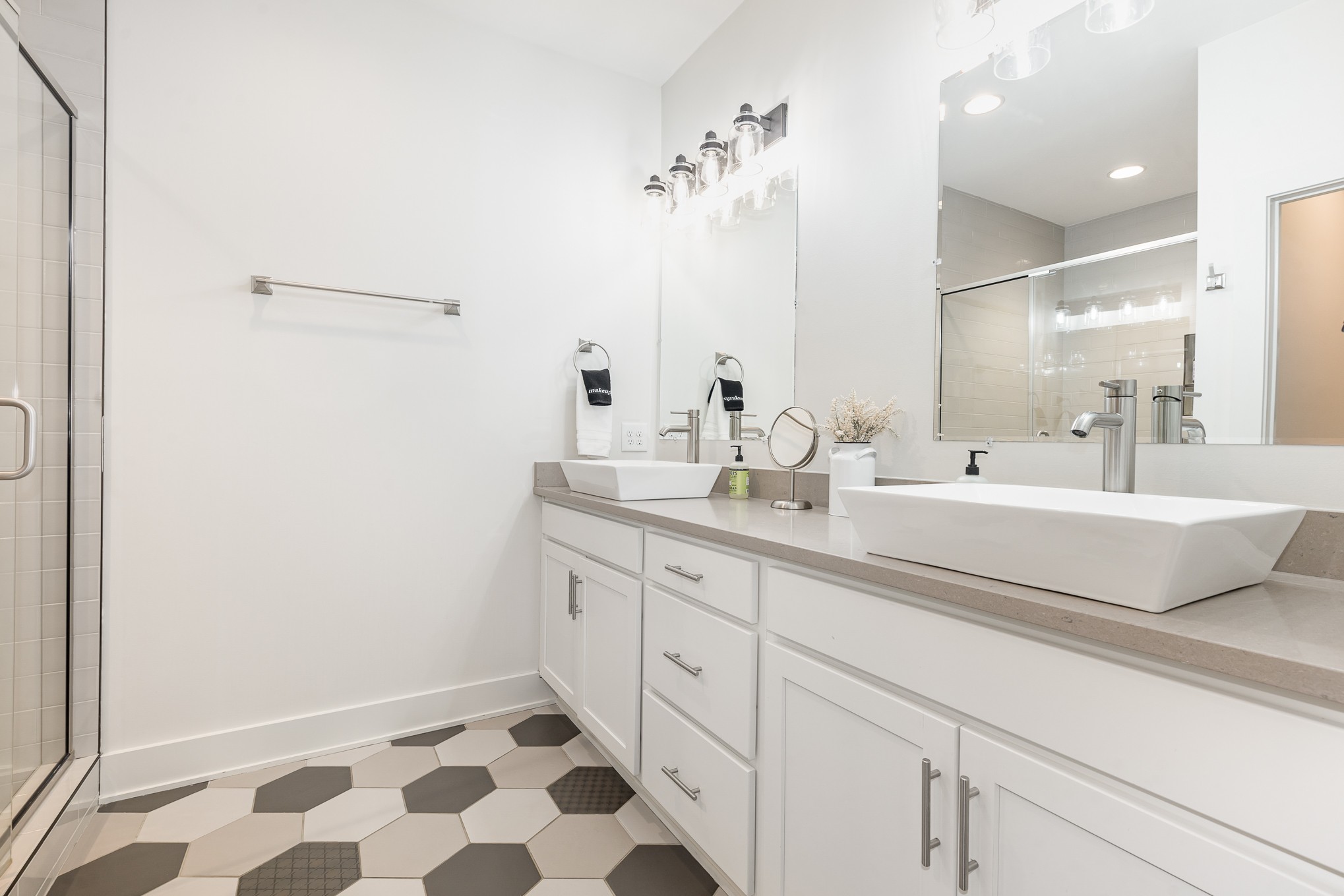 2118 Elliott Ave Unit: 10