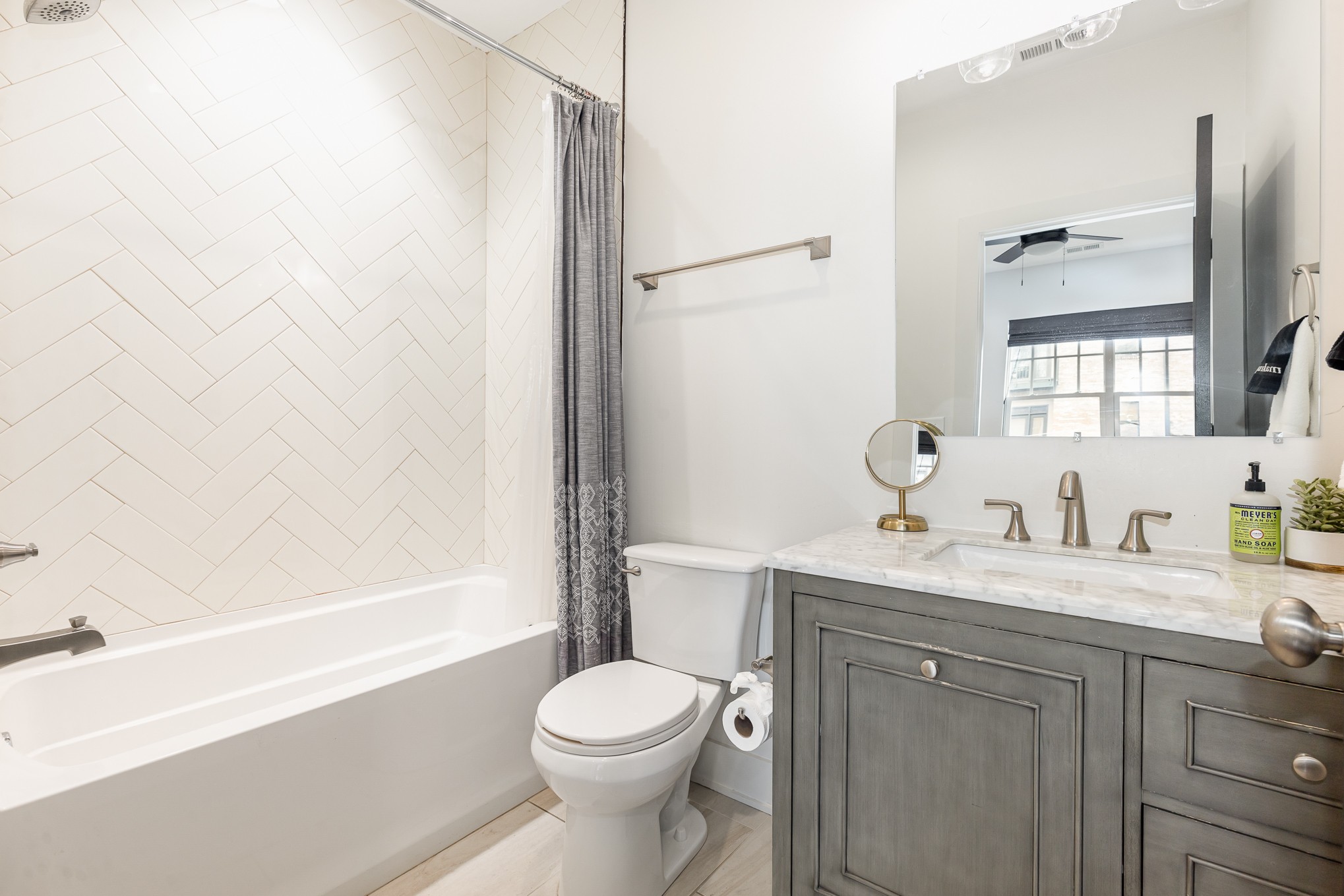 2118 Elliott Ave Unit: 10