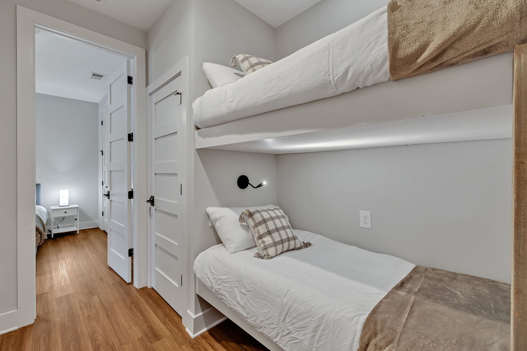 805B Bradford Ave Unit: 102