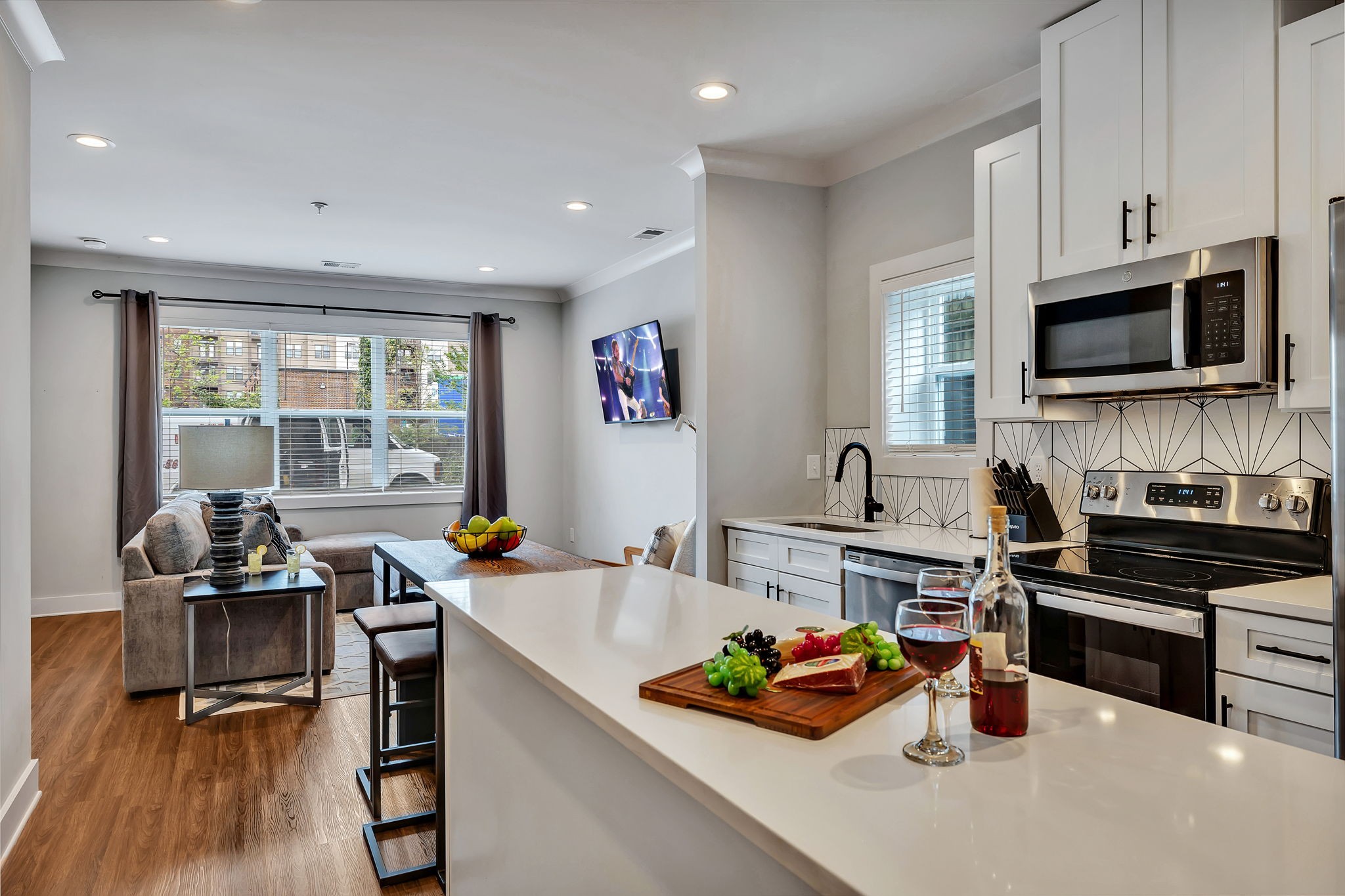 805B Bradford Ave Unit: 102