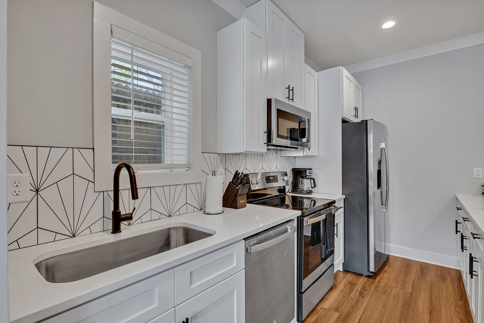 805B Bradford Ave Unit: 102