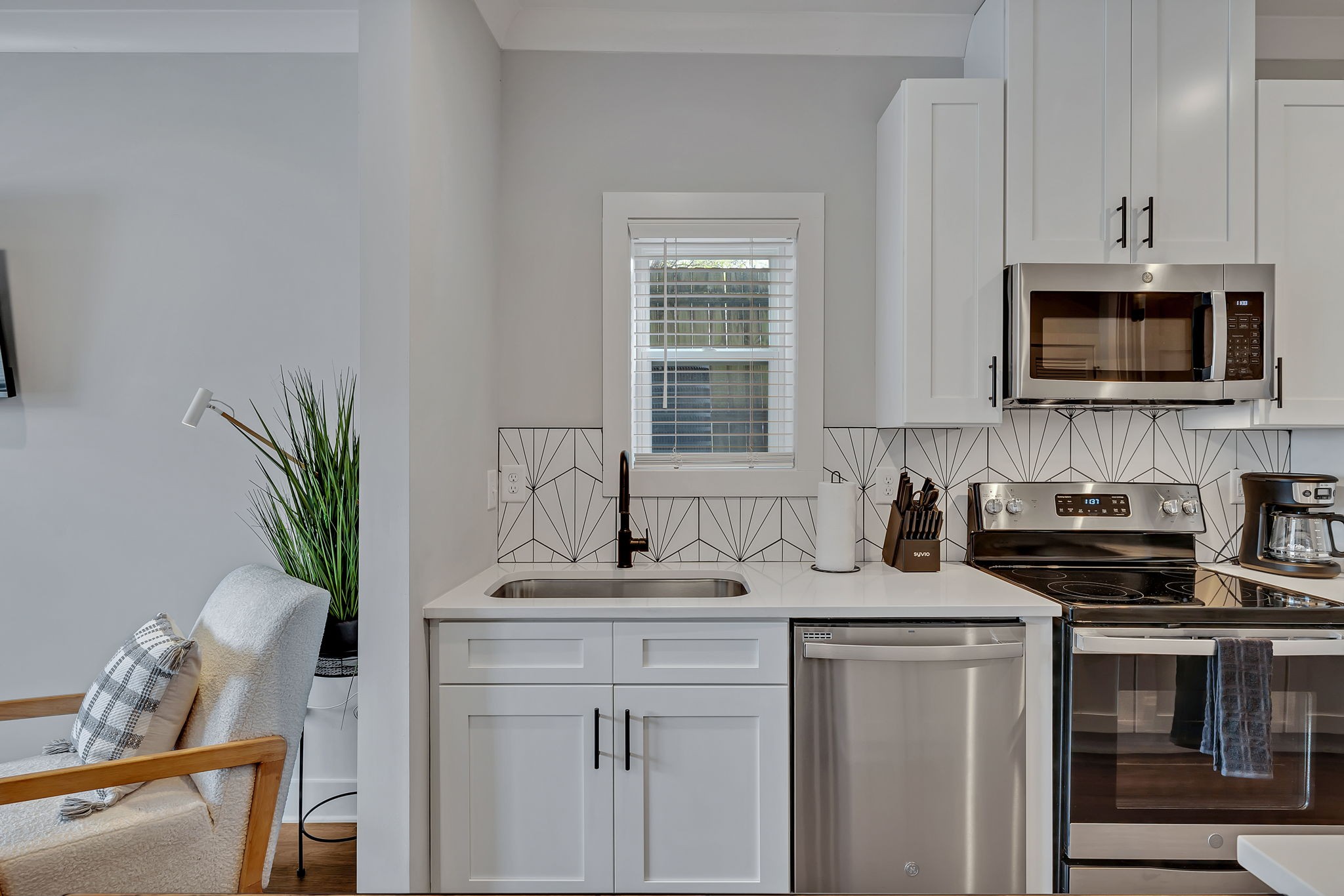 805B Bradford Ave Unit: 102