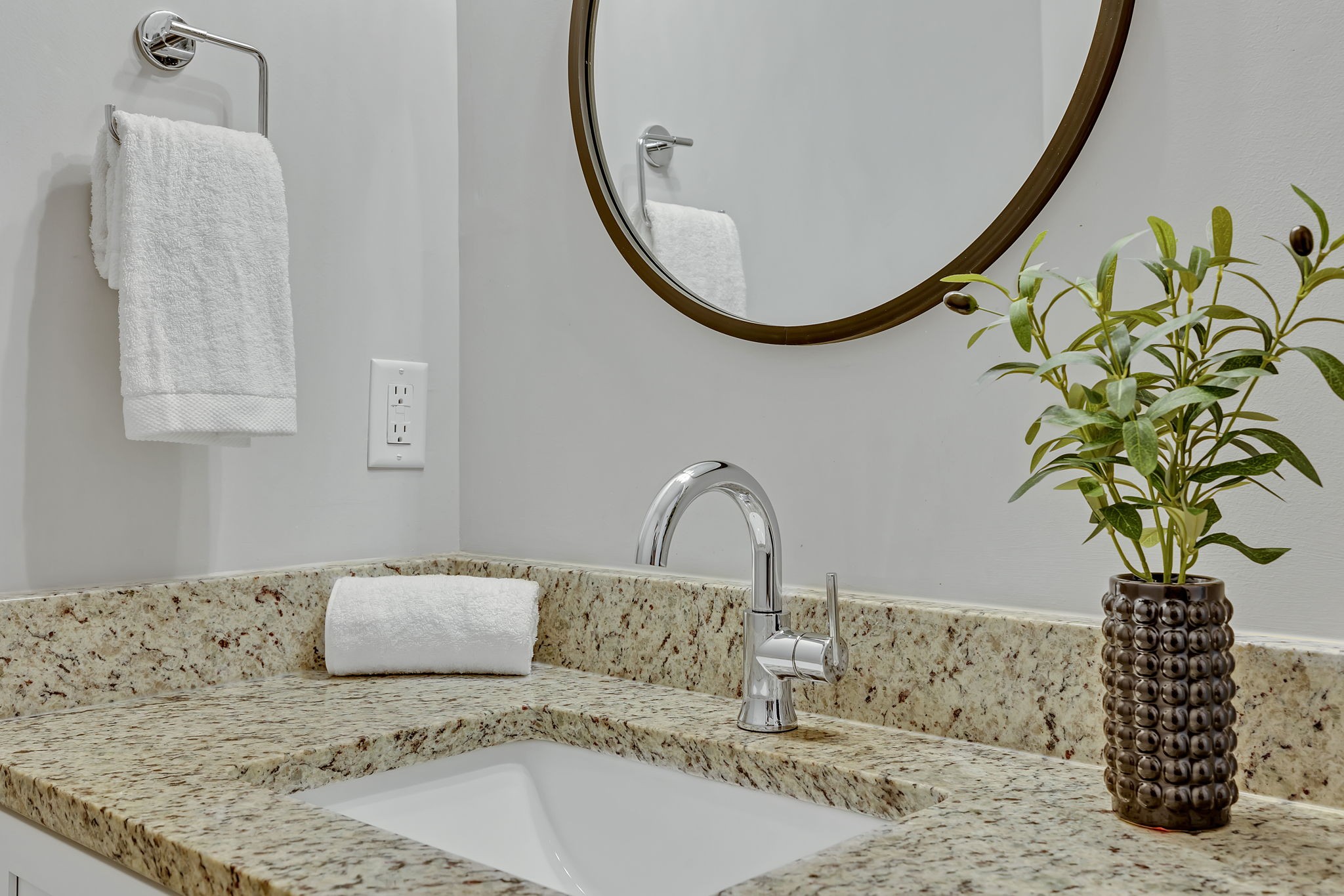 805B Bradford Ave Unit: 102