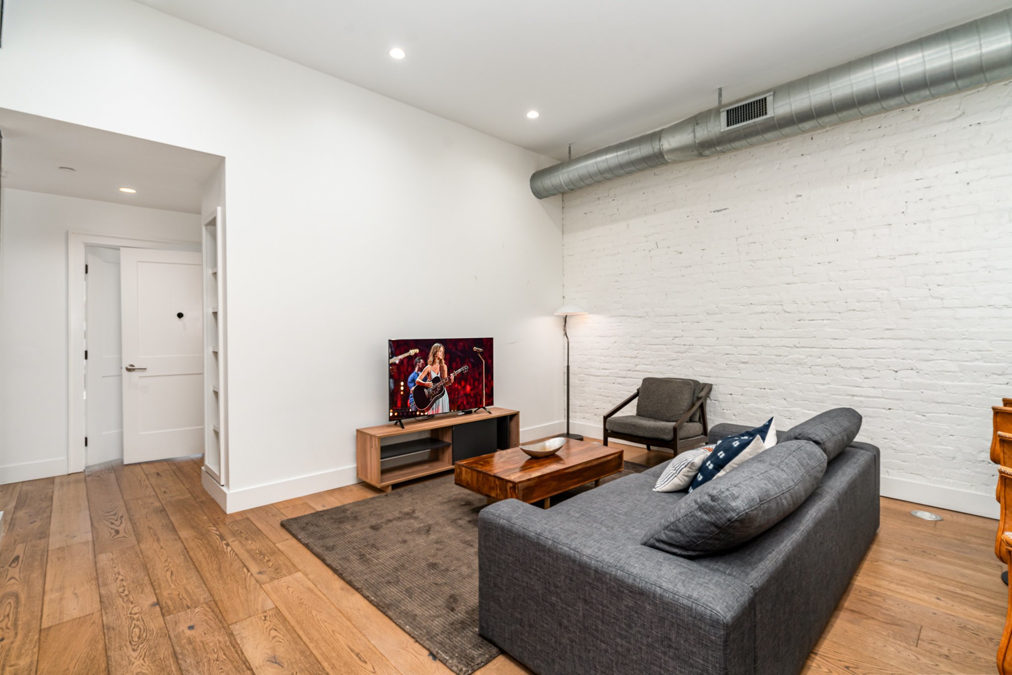 133 2nd Ave, N Unit: 201