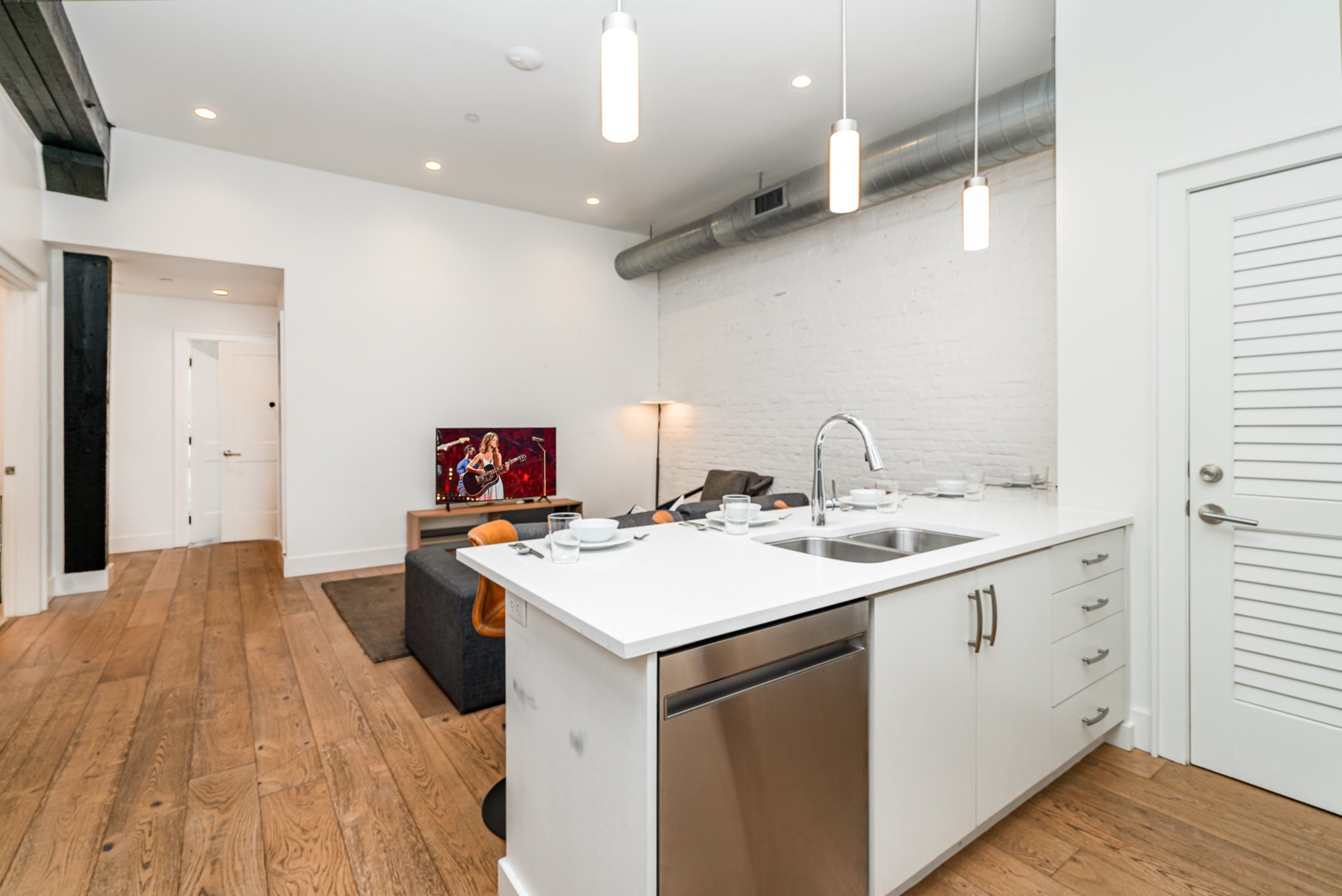 133 2nd Ave, N Unit: 201