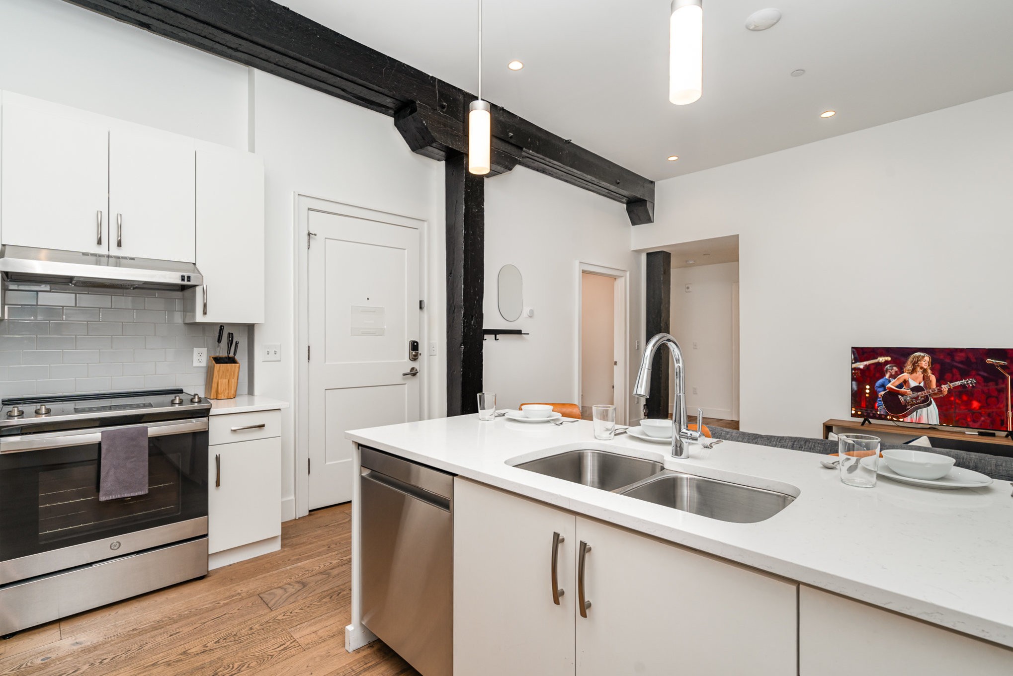 133 2nd Ave, N Unit: 201