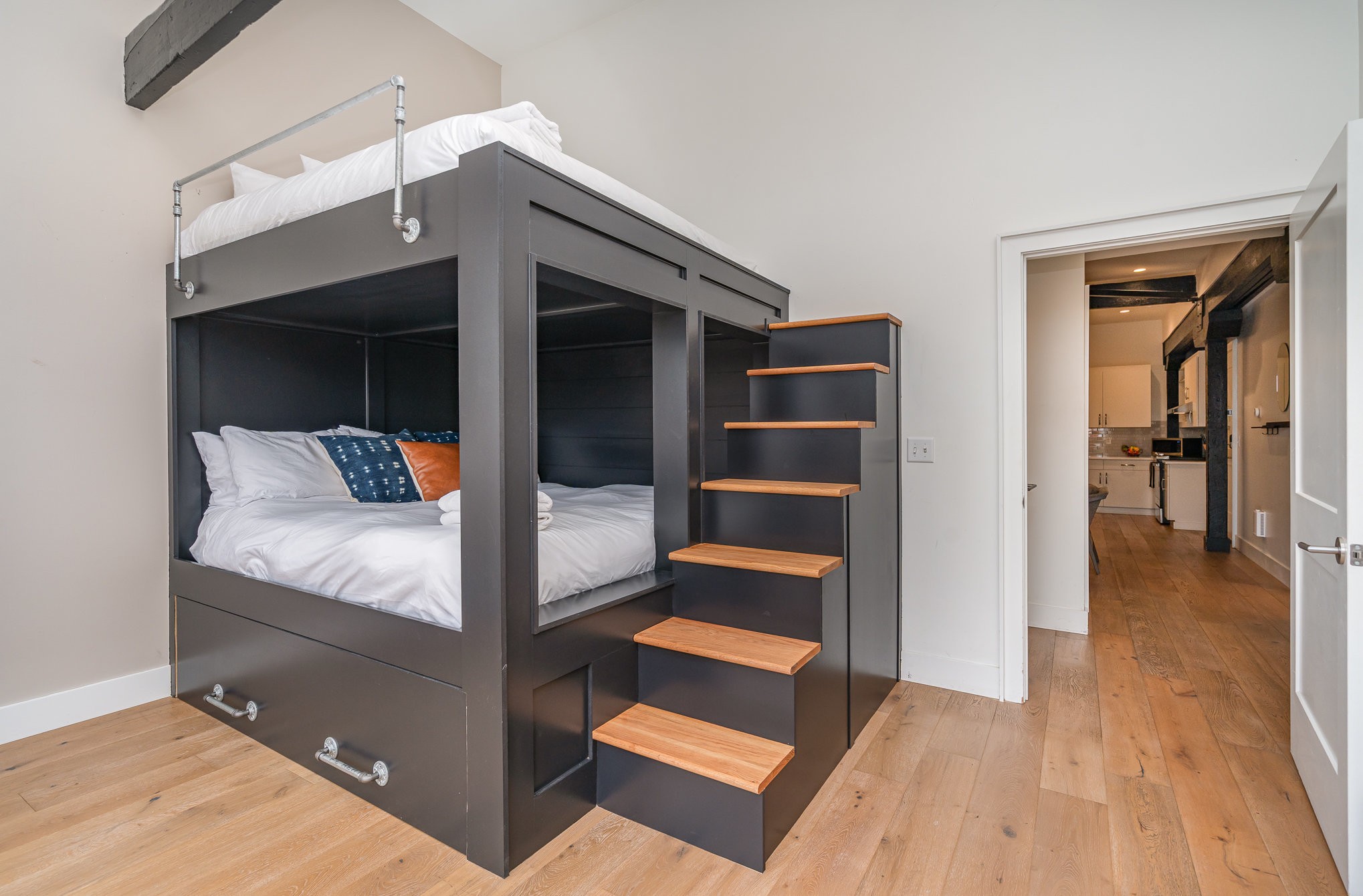 133 2nd Ave, N Unit: 501