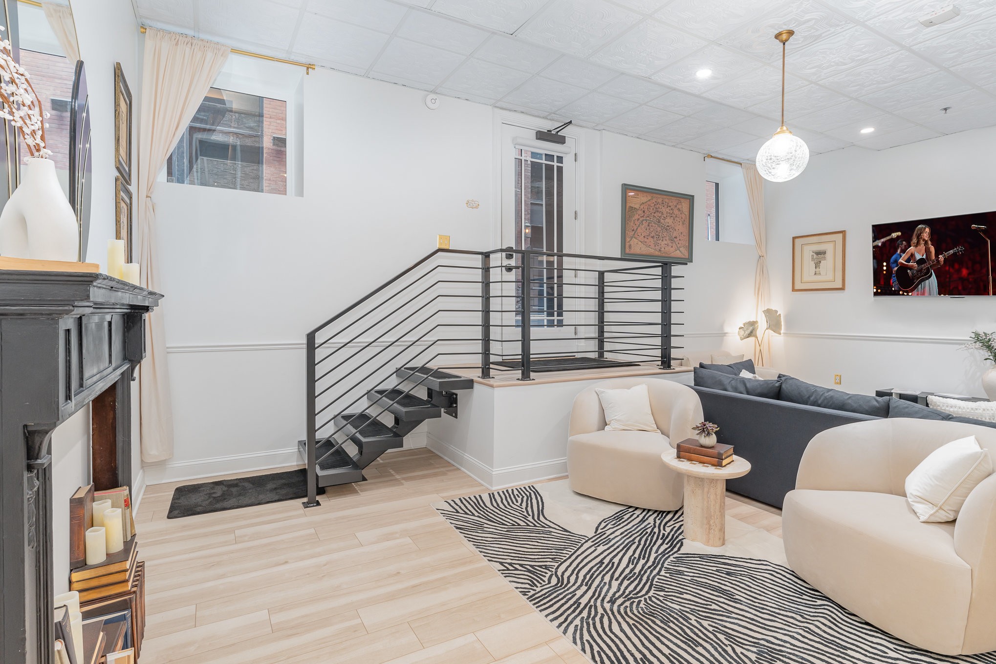 219 2nd Ave, N Unit: 100