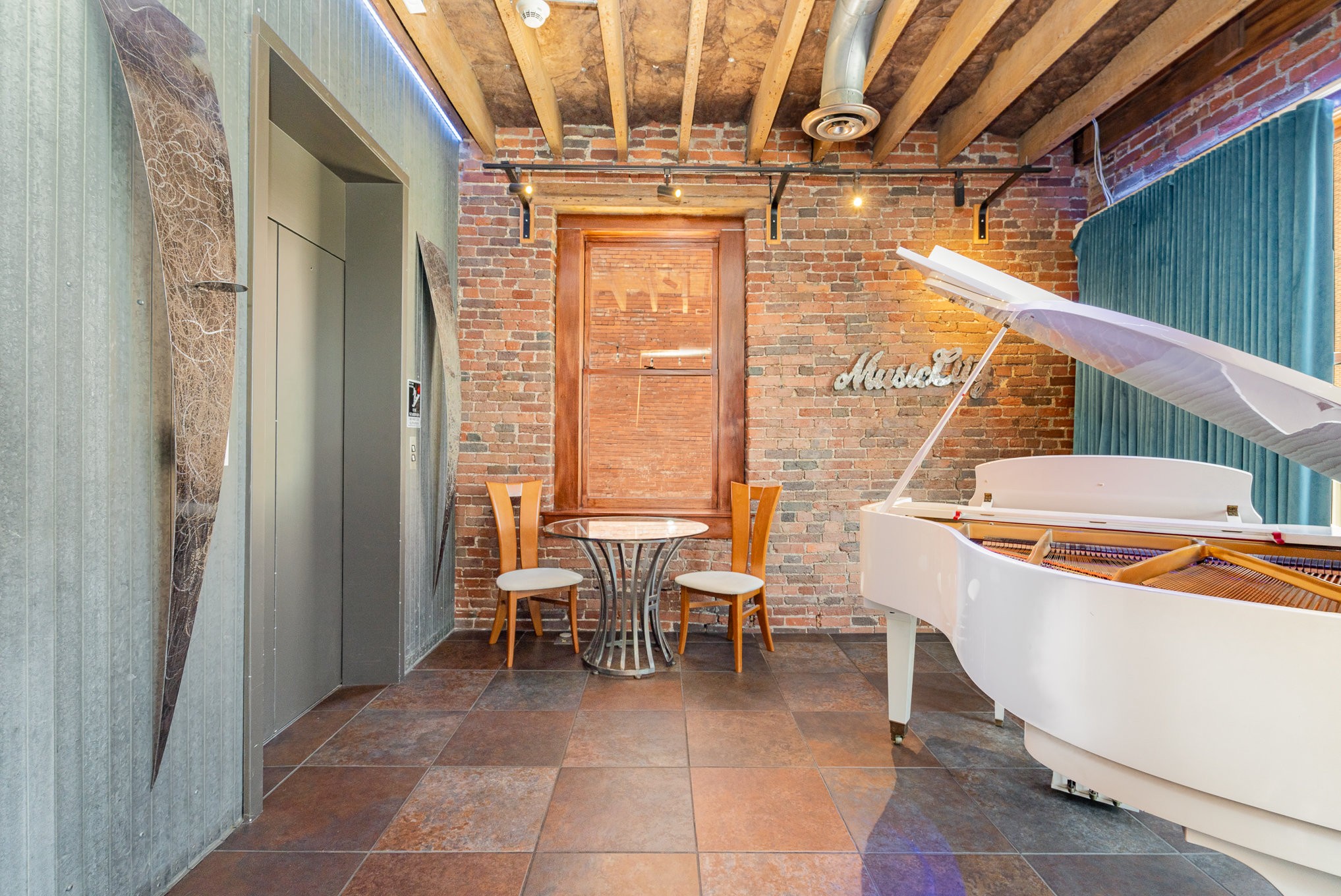 219 2nd Ave, N Unit: 200