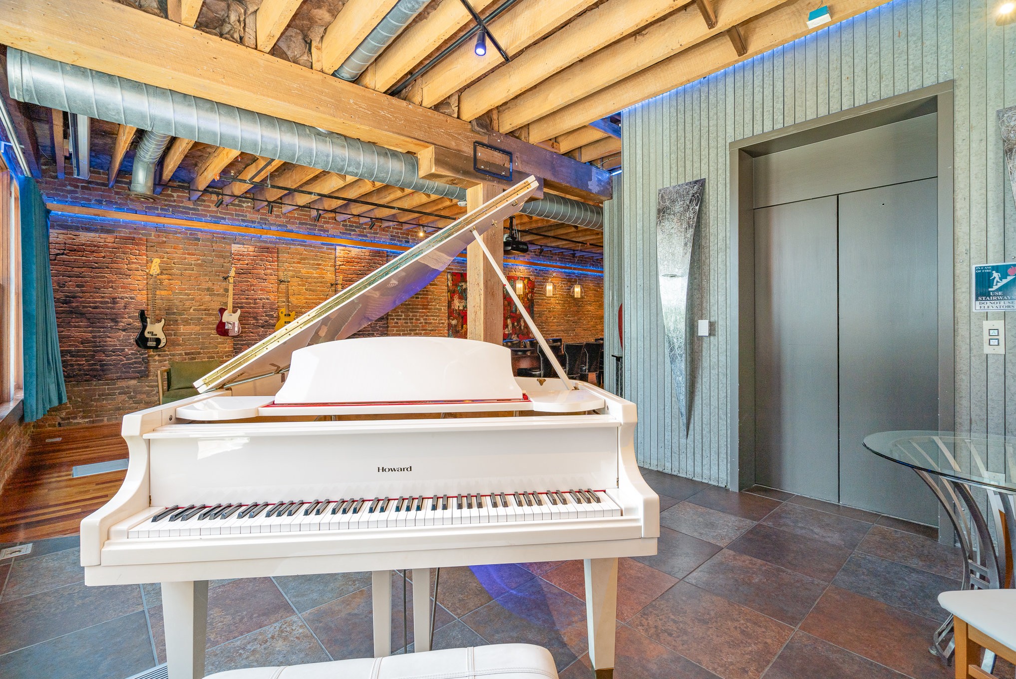 219 2nd Ave, N Unit: 200