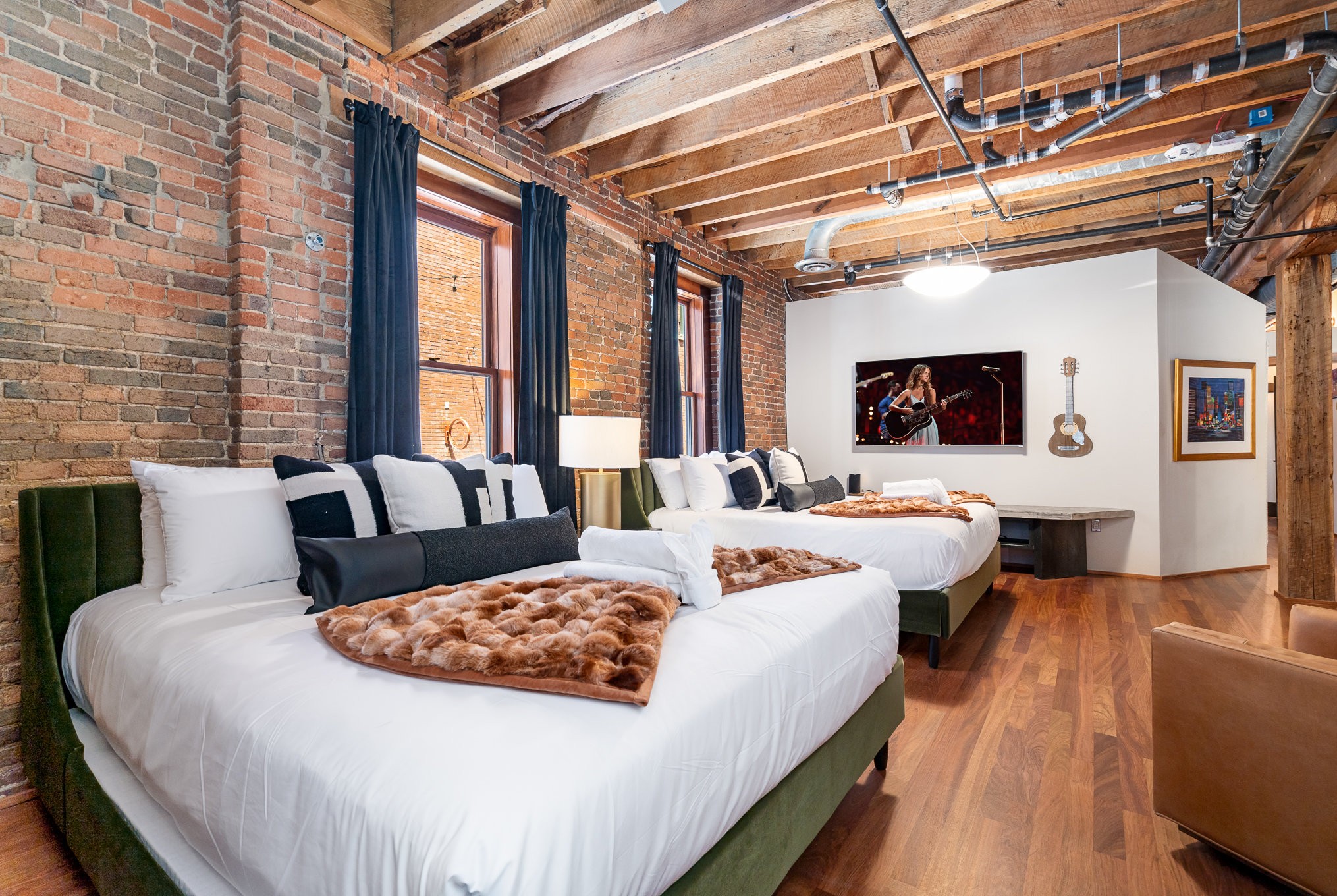 219 2nd Ave, N Unit: 200