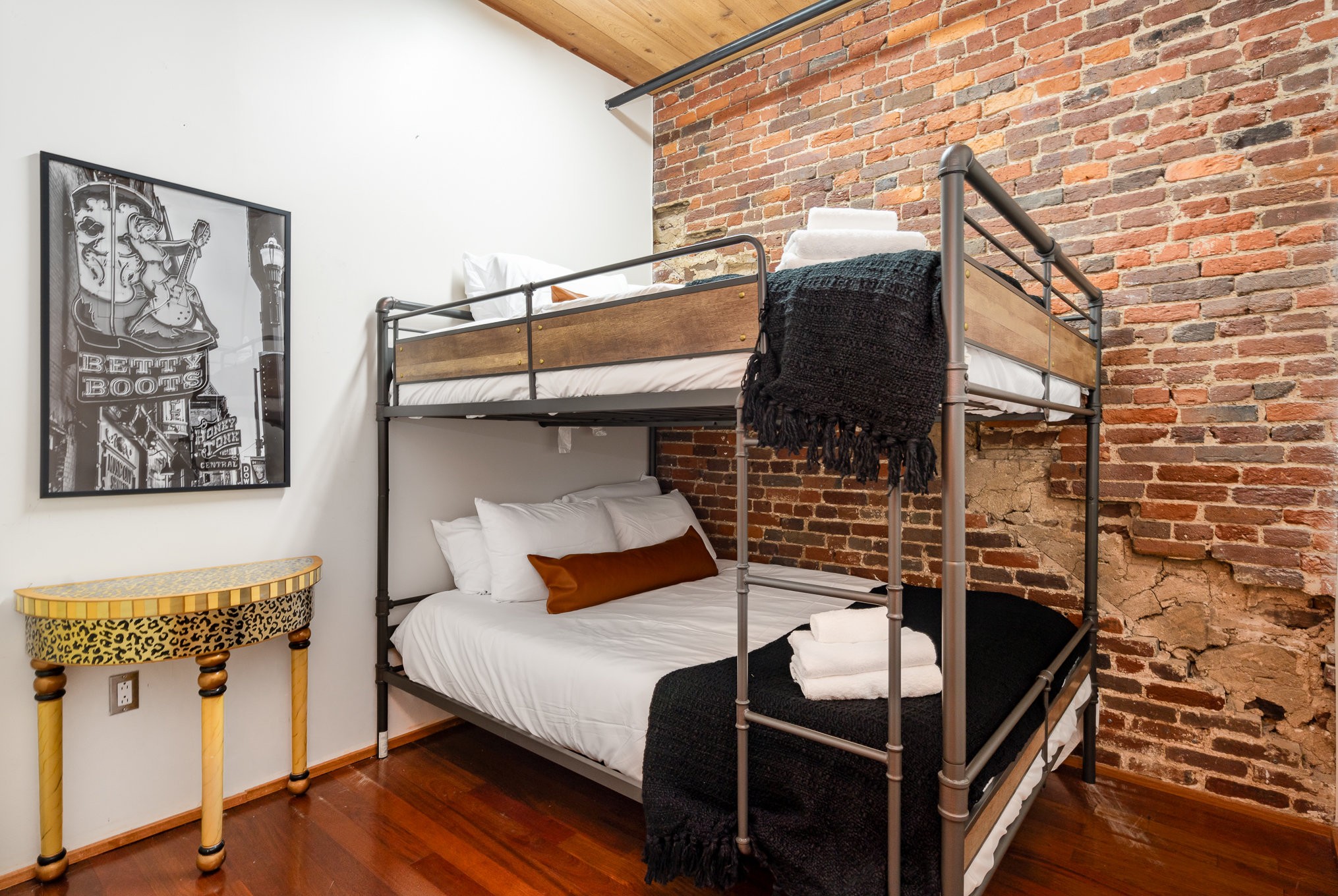 219 2nd Ave, N Unit: 200