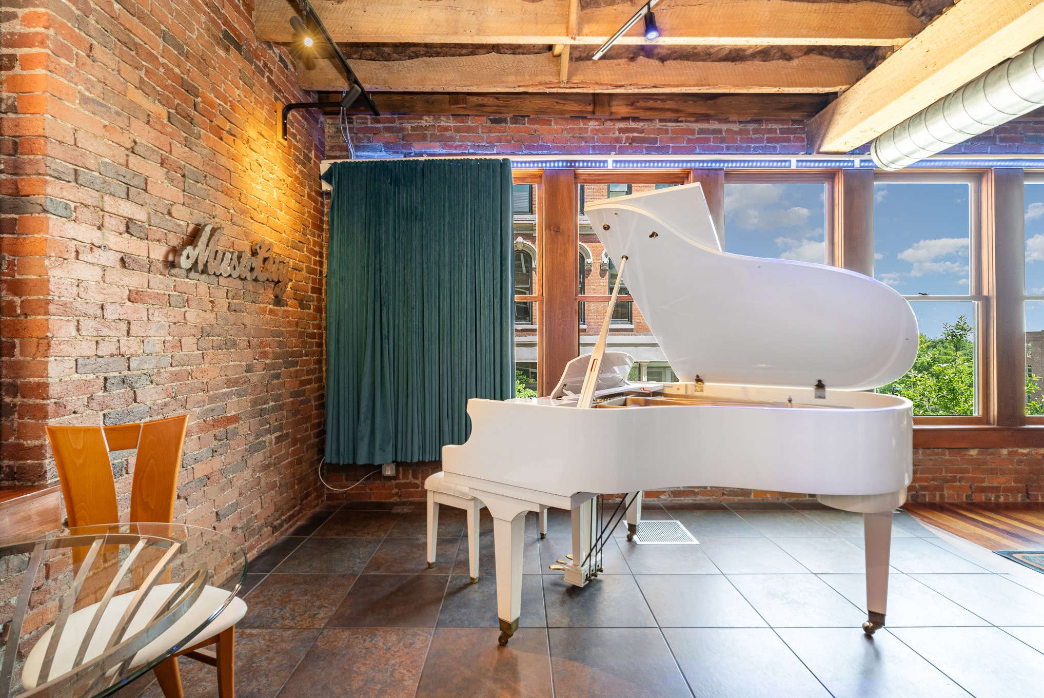 219 2nd Ave, N Unit: 200