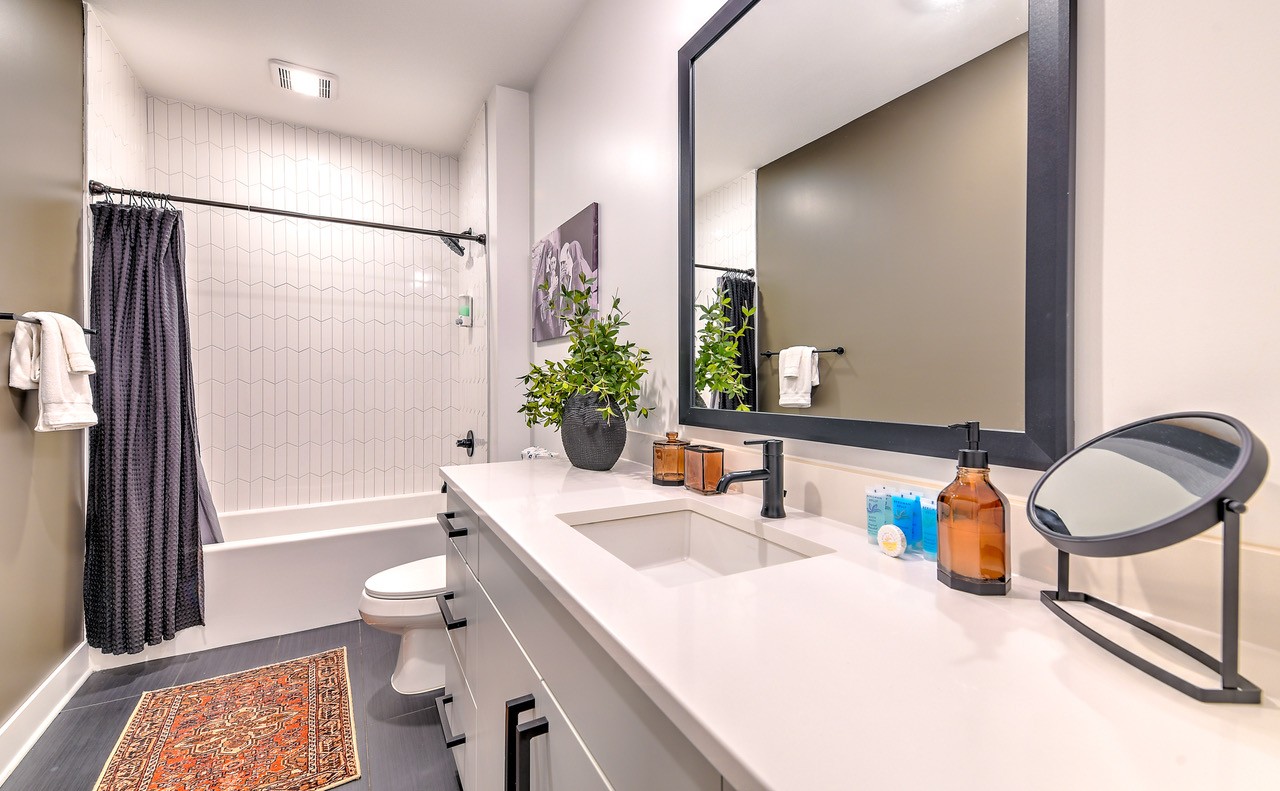 2704 Clifton Ave Unit: 402