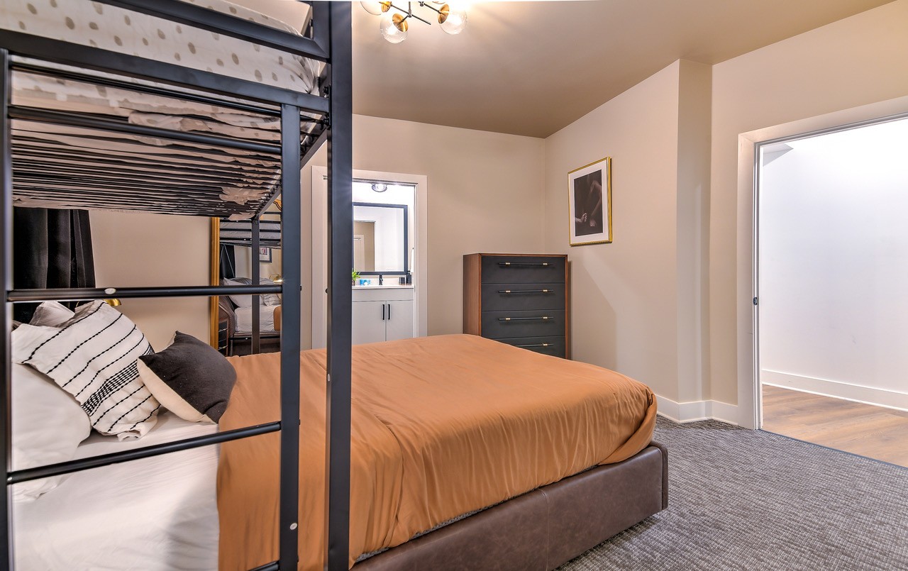 2704 Clifton Ave Unit: 402