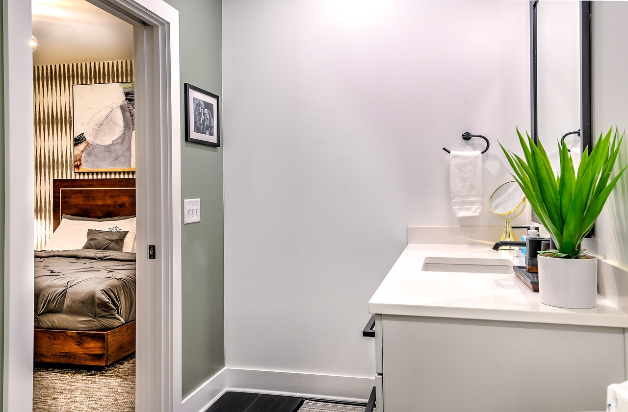 2704 Clifton Ave Unit: 402