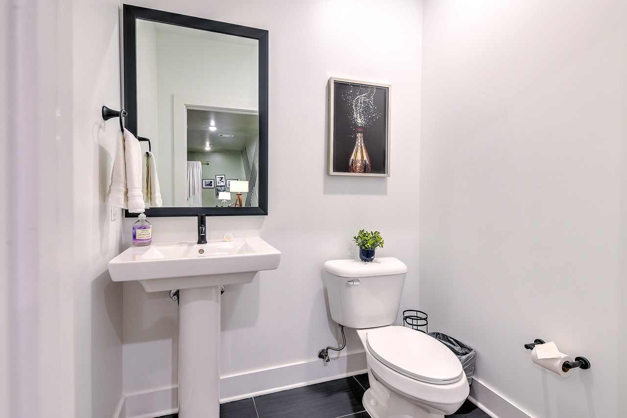 2704 Clifton Ave Unit: 402