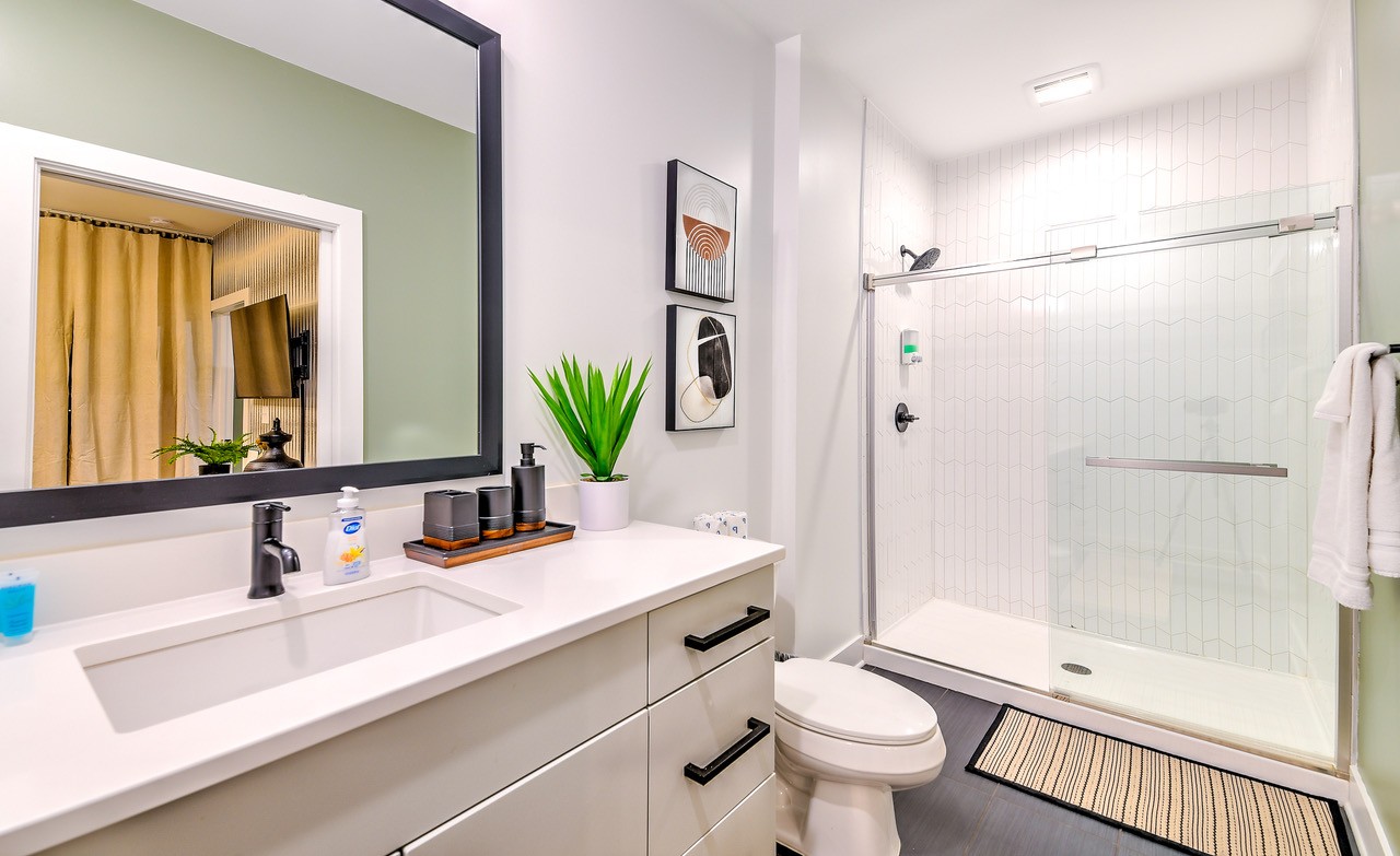 2704 Clifton Ave Unit: 402