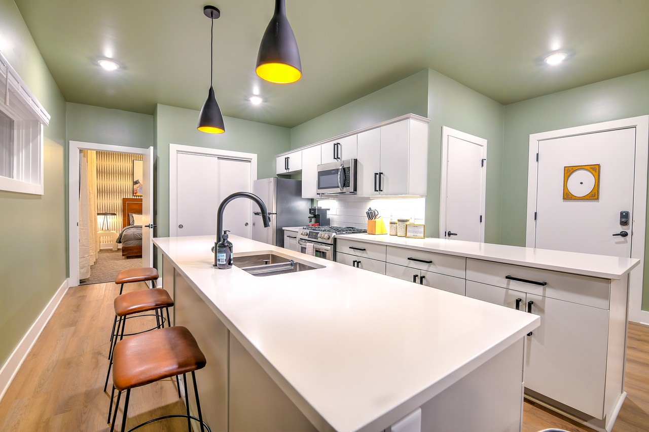 2704 Clifton Ave Unit: 402