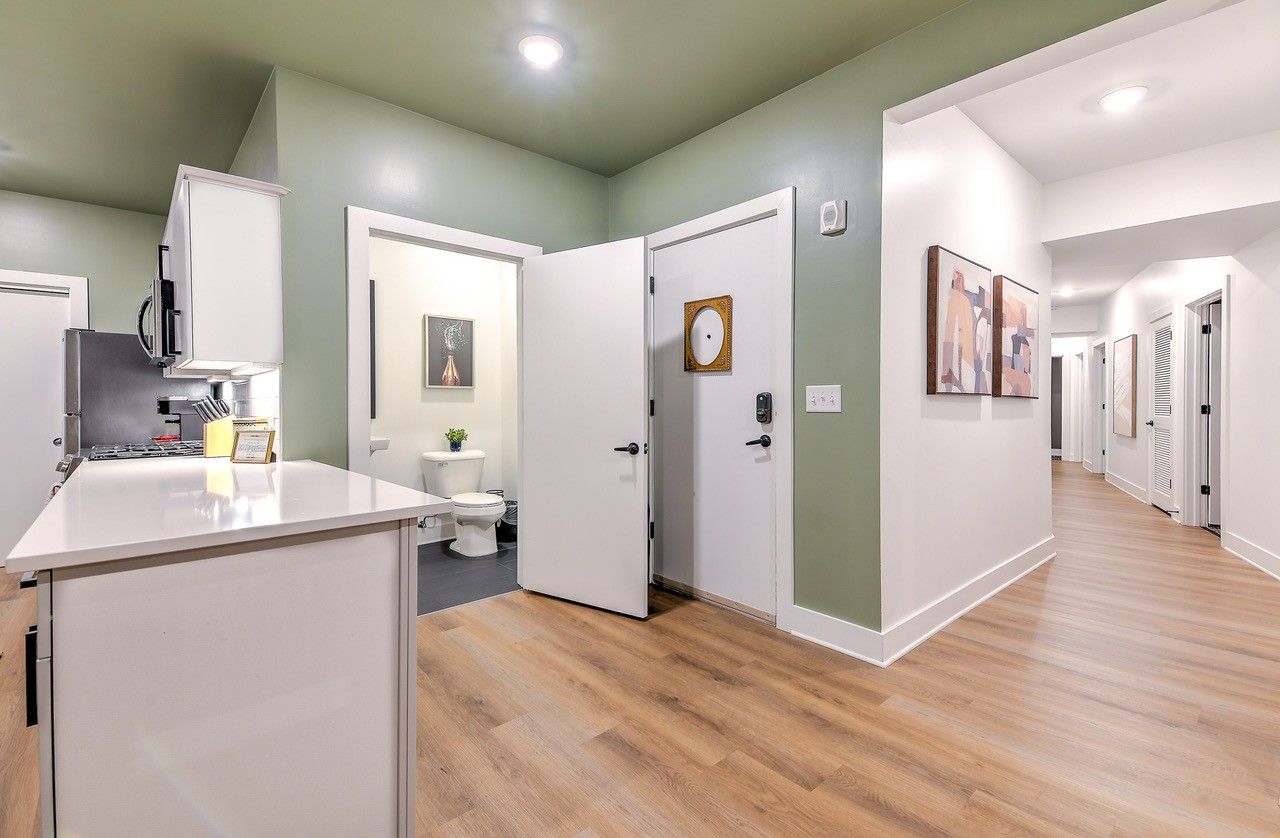 2704 Clifton Ave Unit: 402