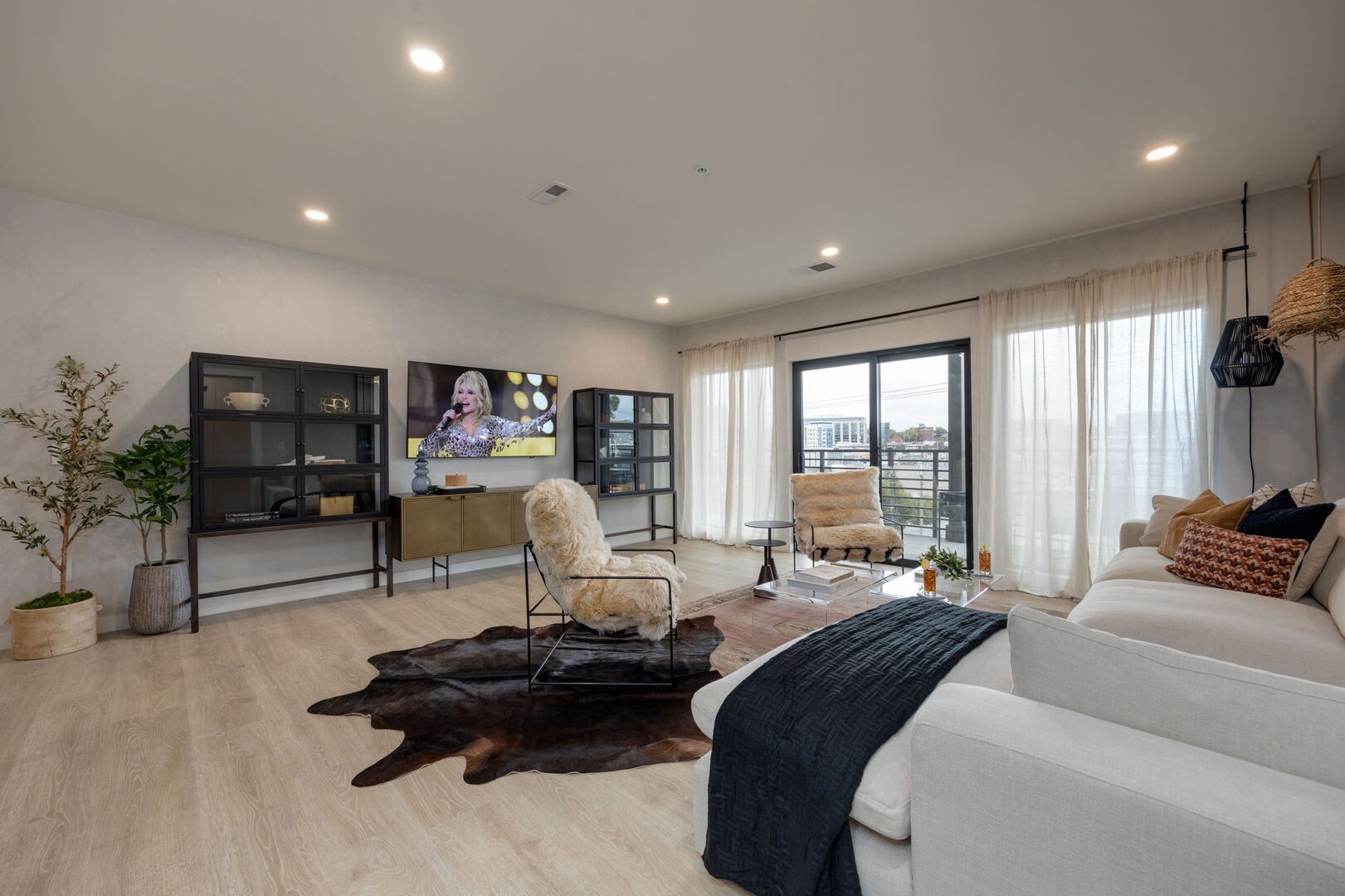 635 7th Ave, S Unit: 311