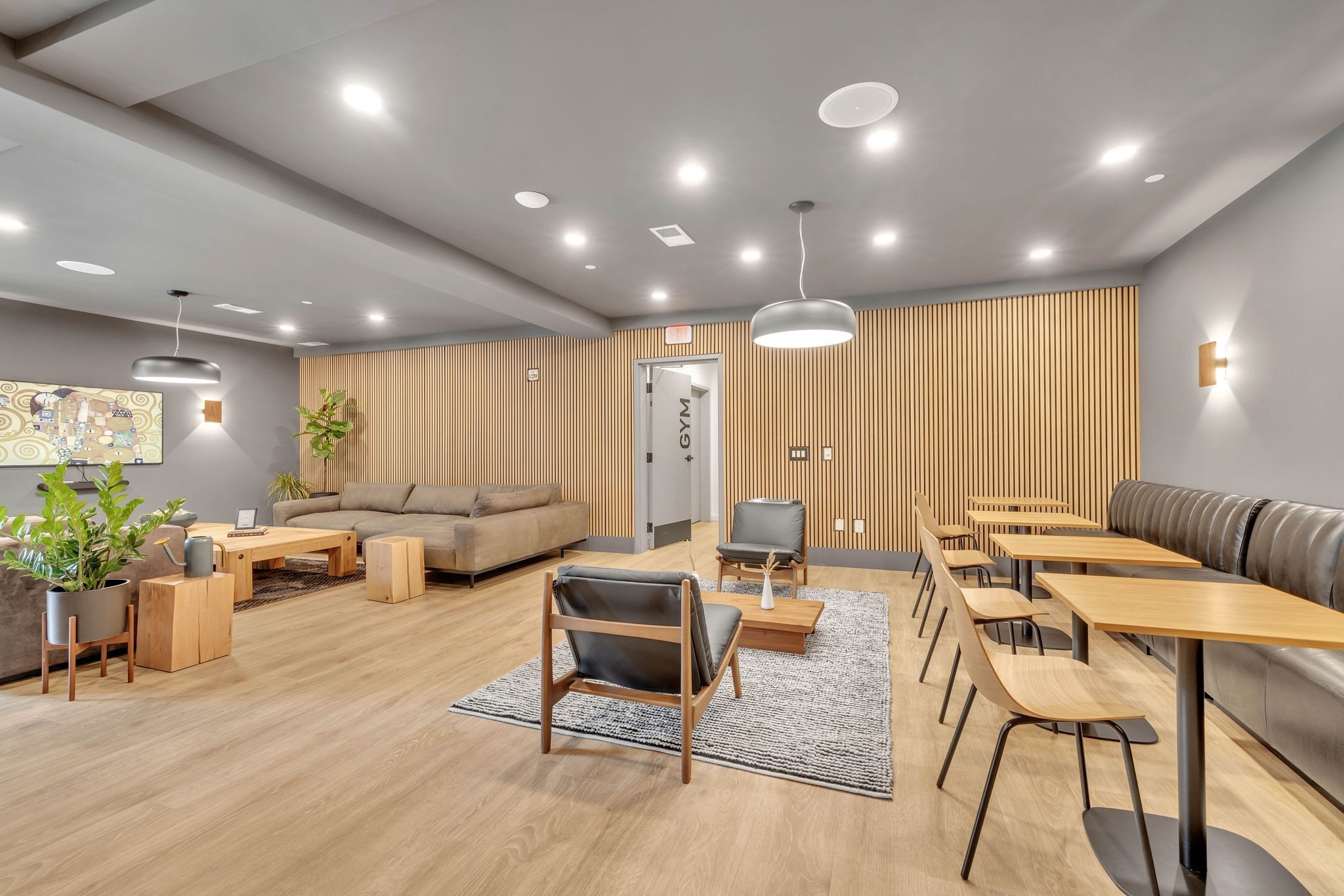 635 7th Ave, S Unit: 311