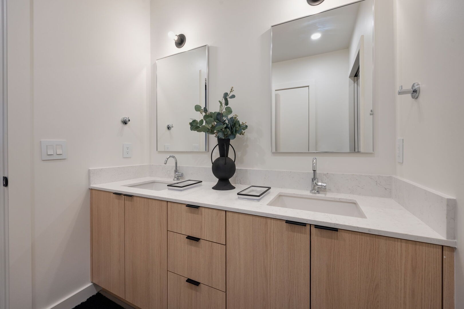 635 7th Ave, S Unit: 311