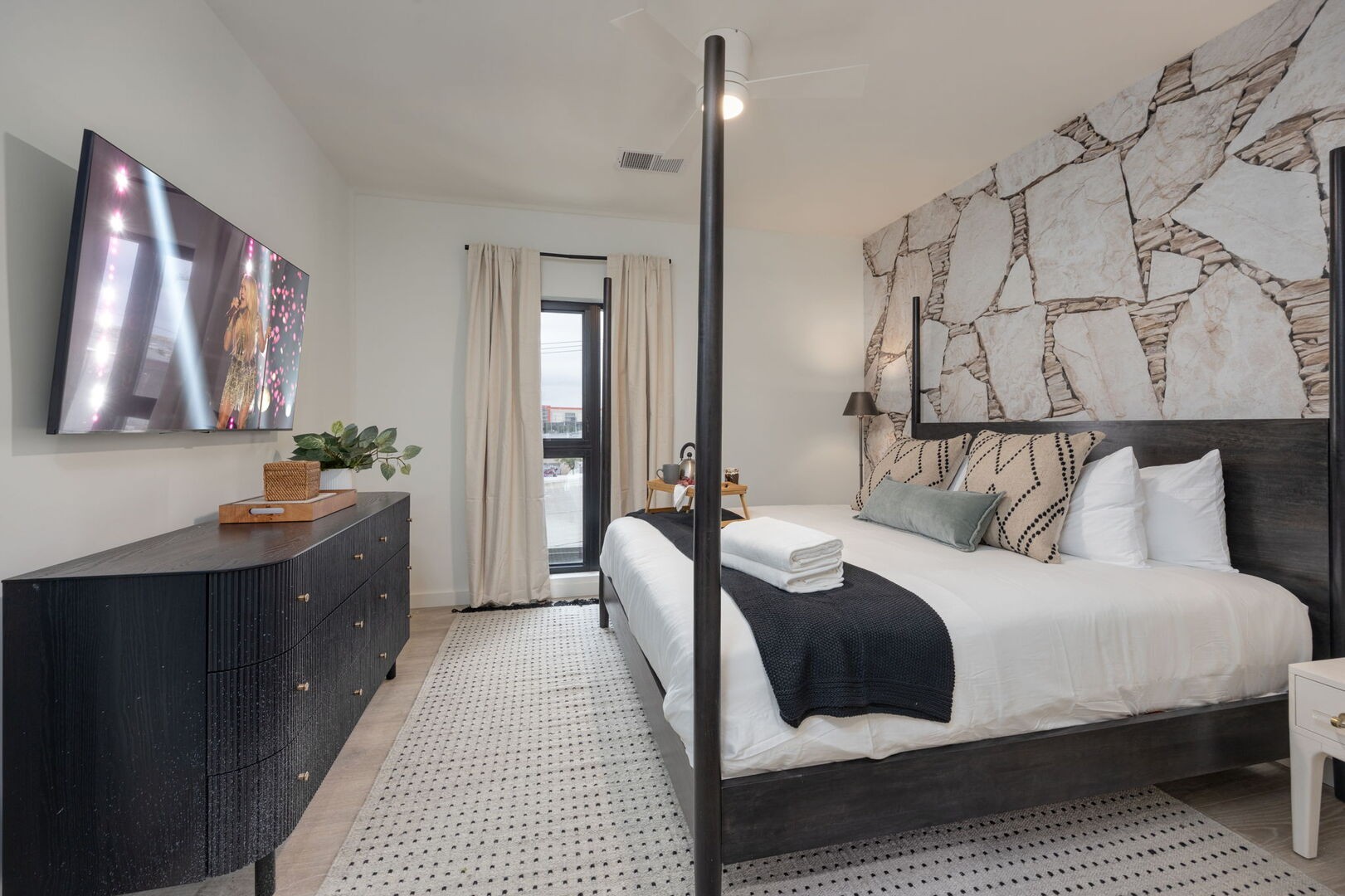 635 7th Ave, S Unit: 311