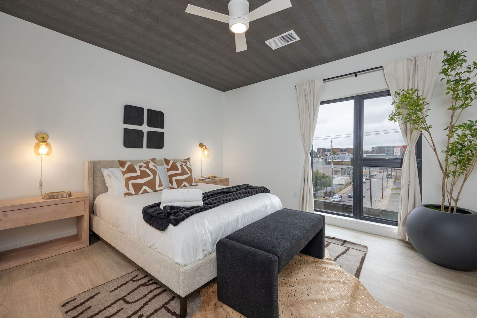 635 7th Ave, S Unit: 311